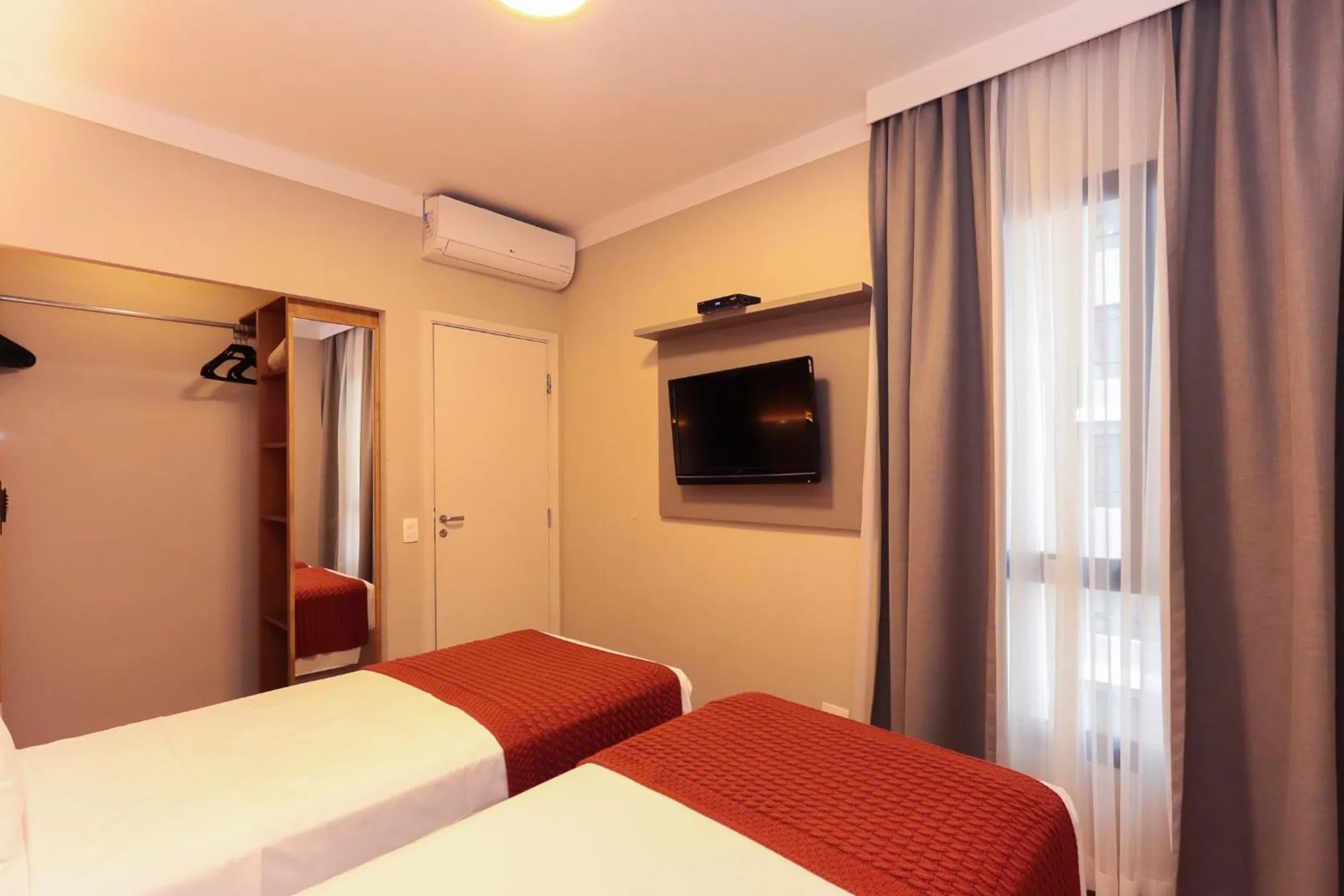 Bed in H4 Hotel Opera Jardins