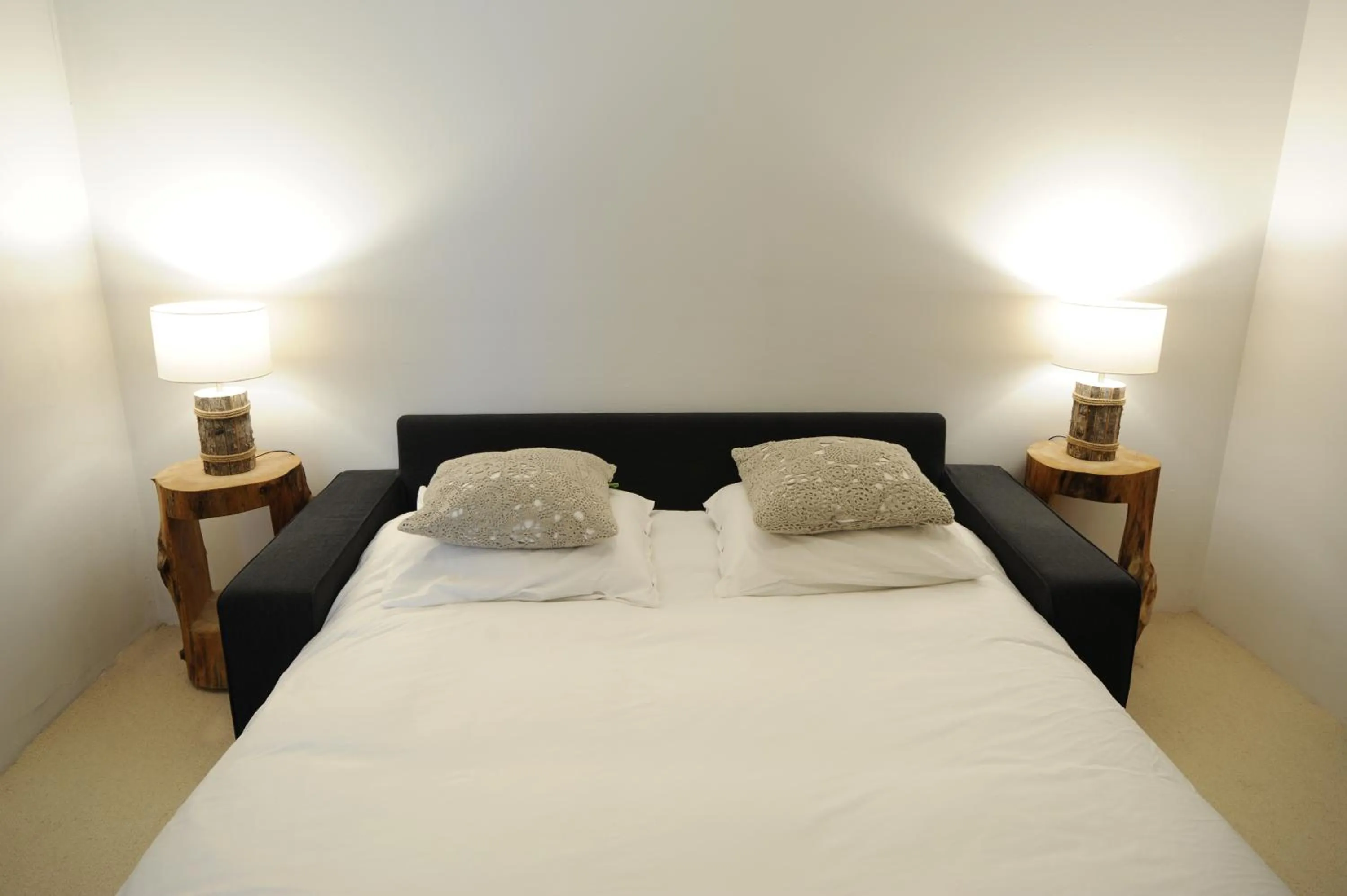 Photo of the whole room, Bed in The Green Tunnel