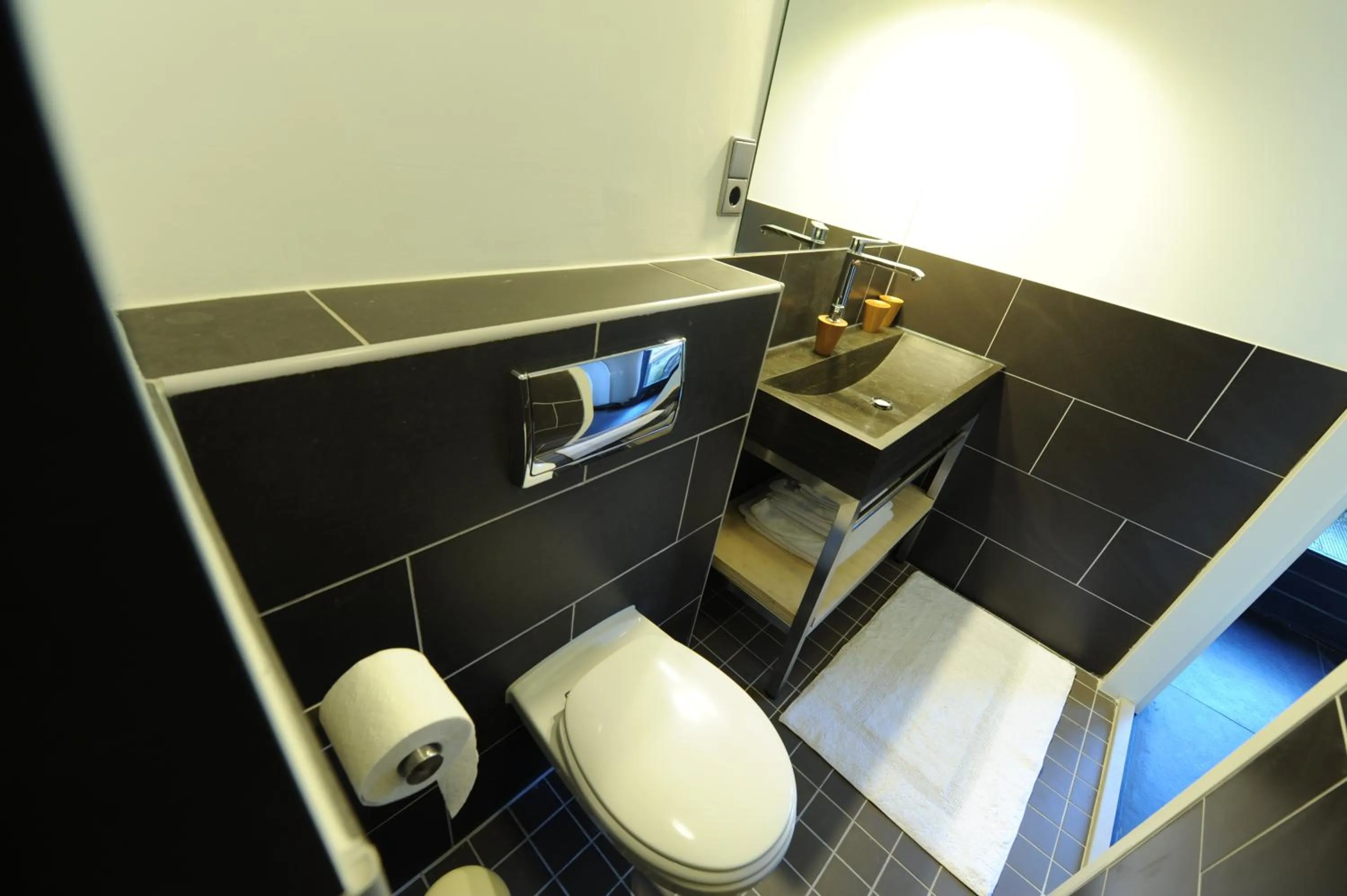 Bathroom in The Green Tunnel