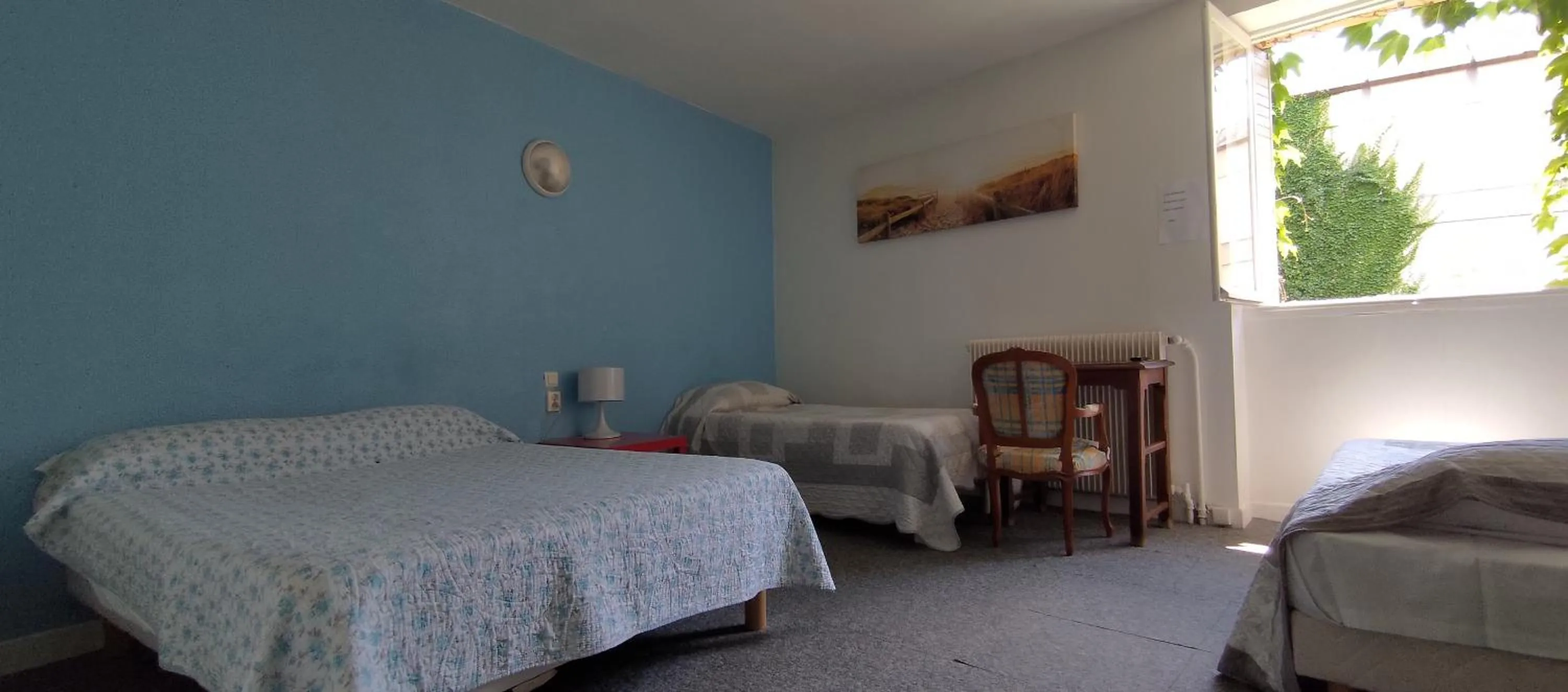 Bed in Hôtel des Jacobines