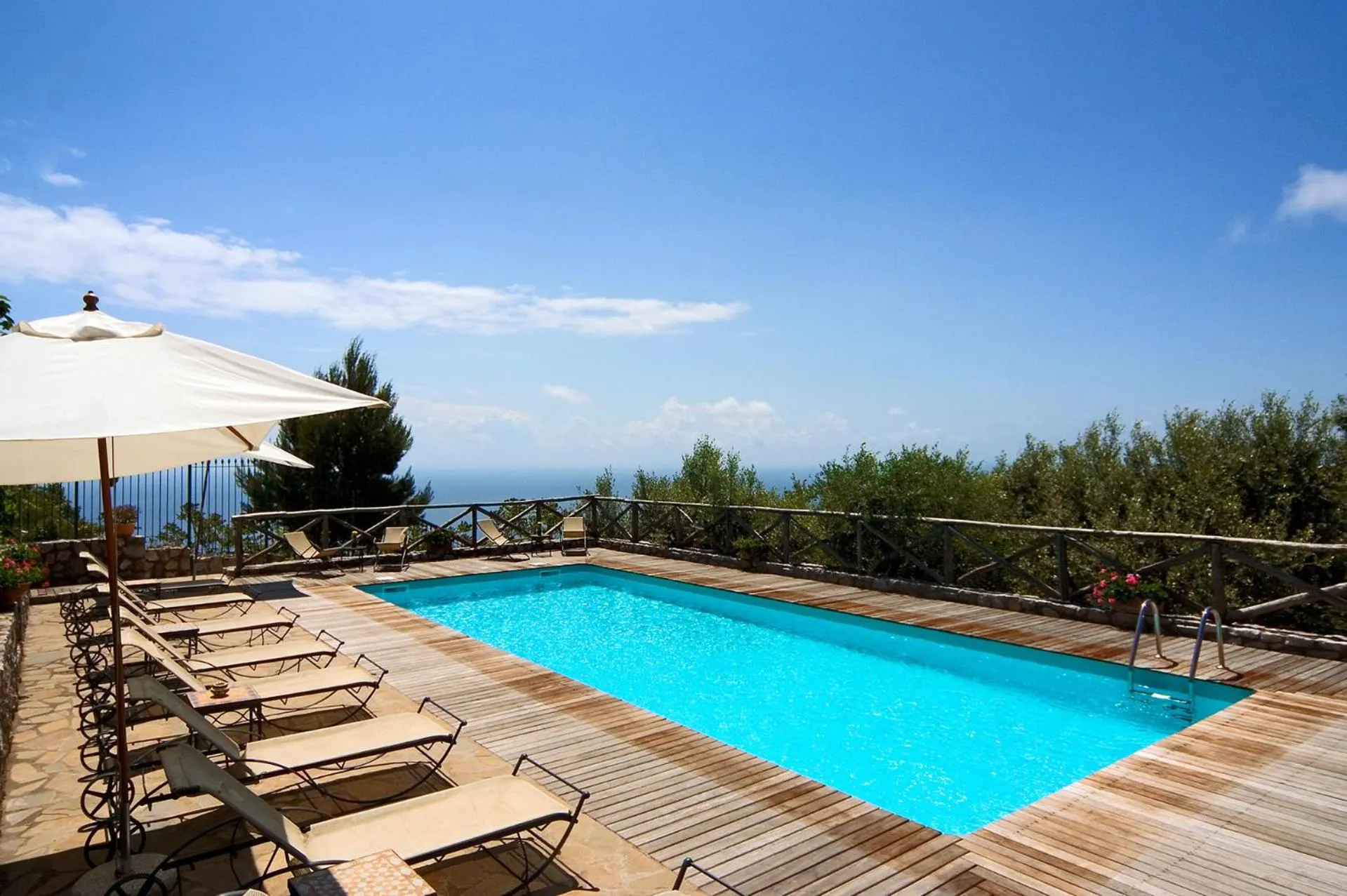 Swimming pool in Le Capannelle by Feeling Italy
