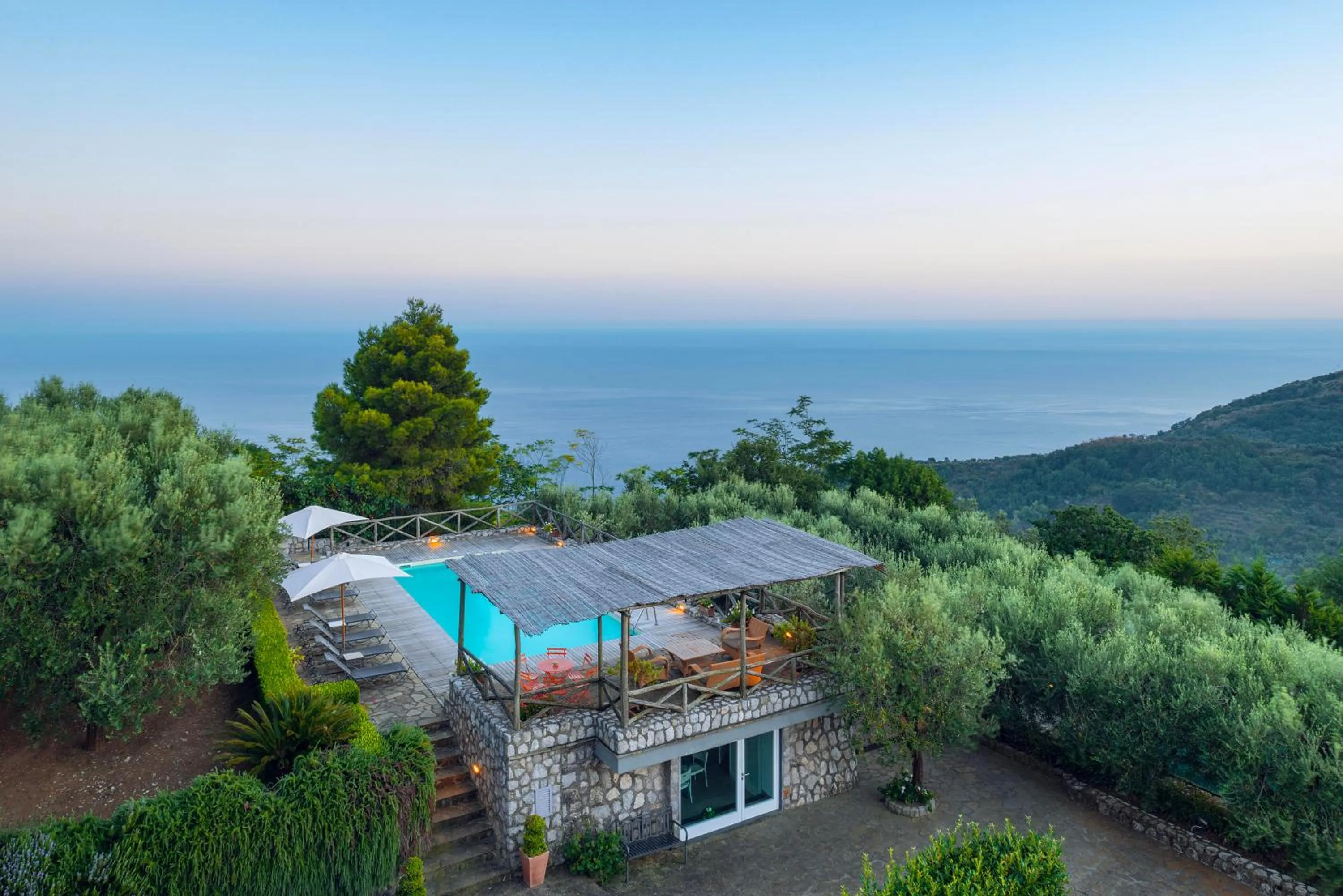 Pool view in Le Capannelle by Feeling Italy