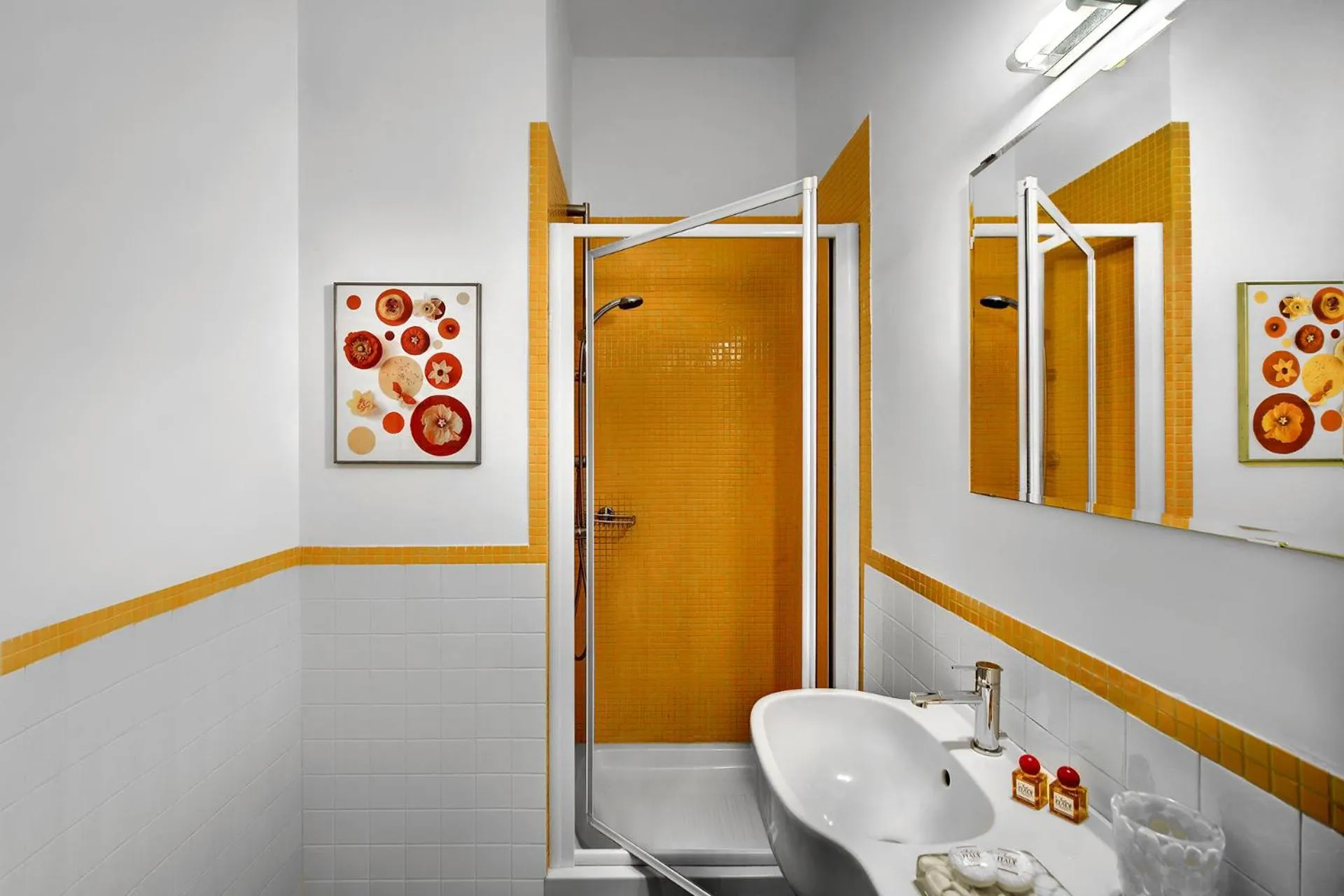 Bathroom in Le Capannelle by Feeling Italy