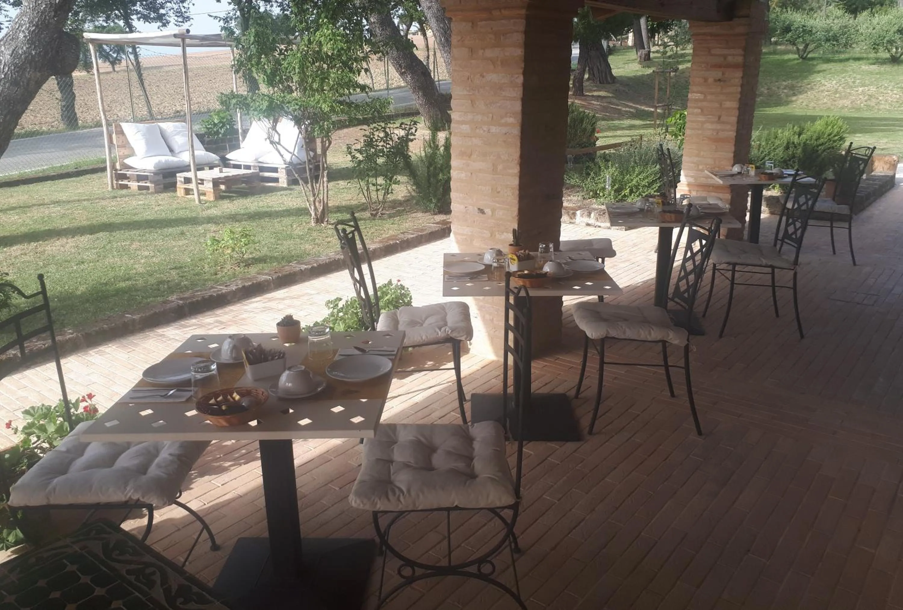 Patio in B&B I Pini Di Storaco