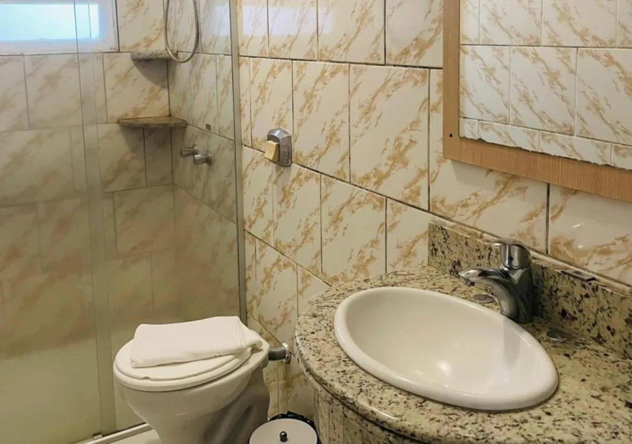 Toilet in Dona Adelia Hotel e Restaurante