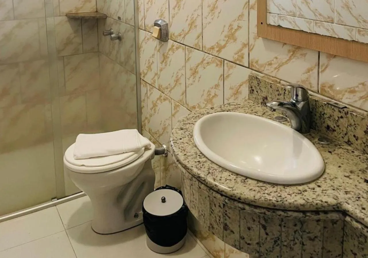 Toilet in Dona Adelia Hotel e Restaurante