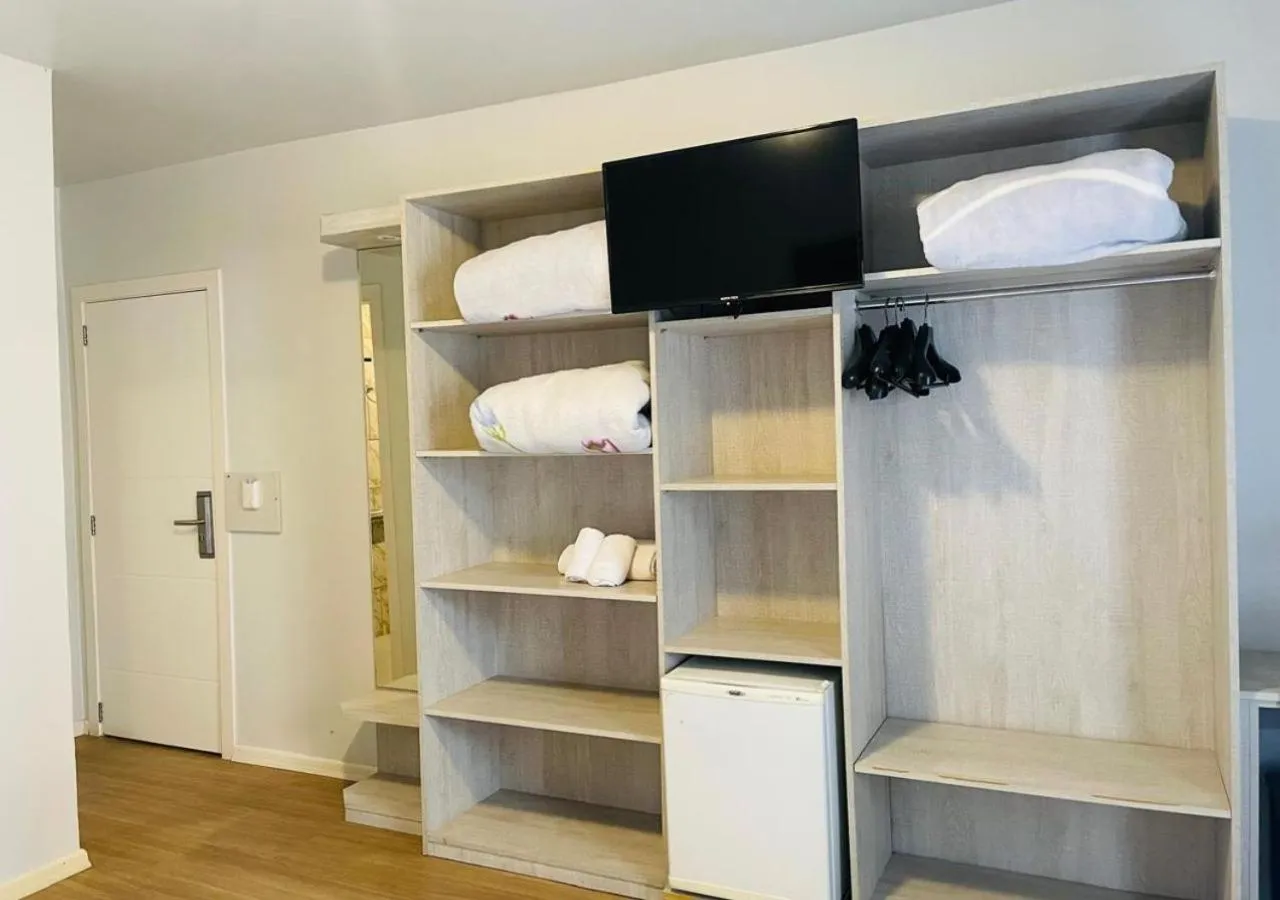 TV and multimedia in Dona Adelia Hotel e Restaurante