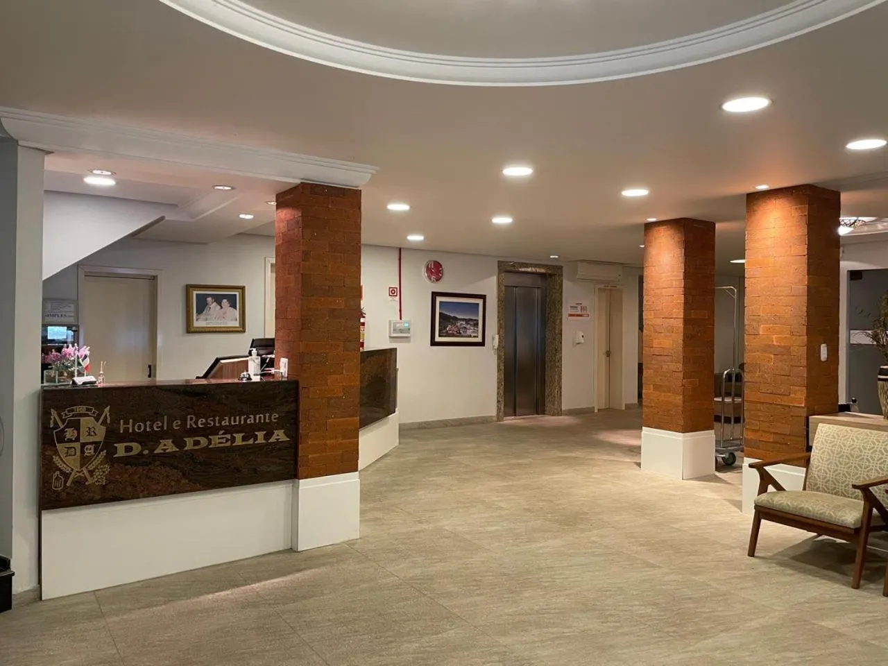 Lobby or reception in Dona Adelia Hotel e Restaurante