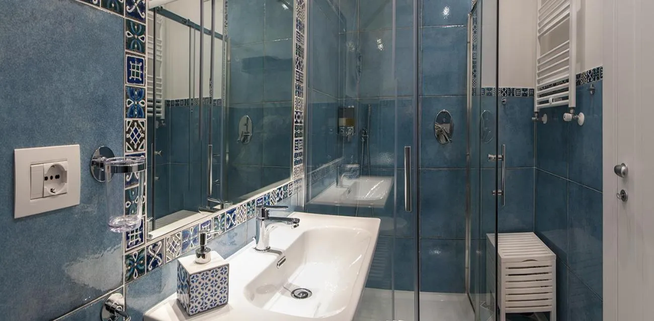 Shower in B&B Amalfè