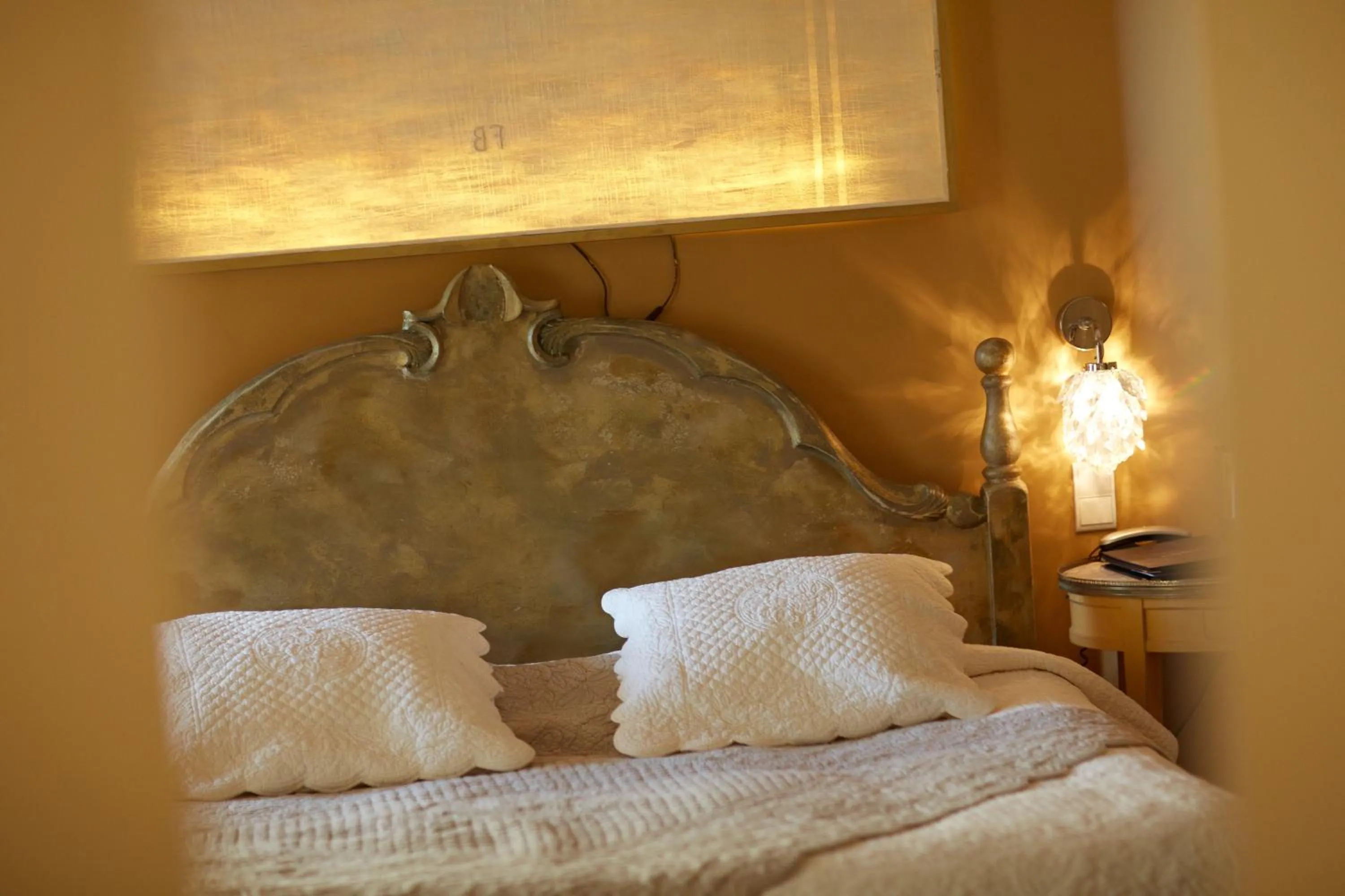 Bed in Olivier Leflaive Hôtel Restaurants