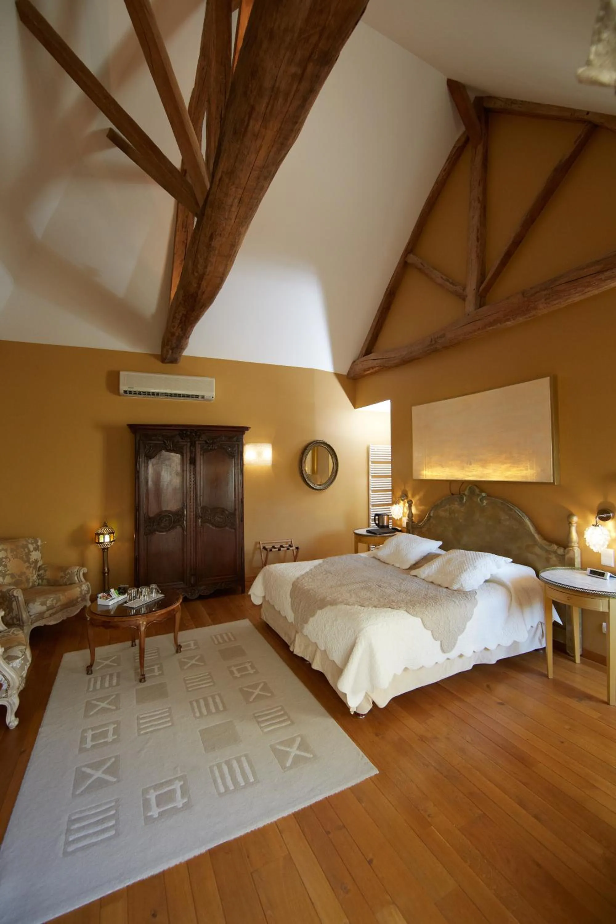 Photo of the whole room, Bed in Olivier Leflaive Hôtel Restaurants