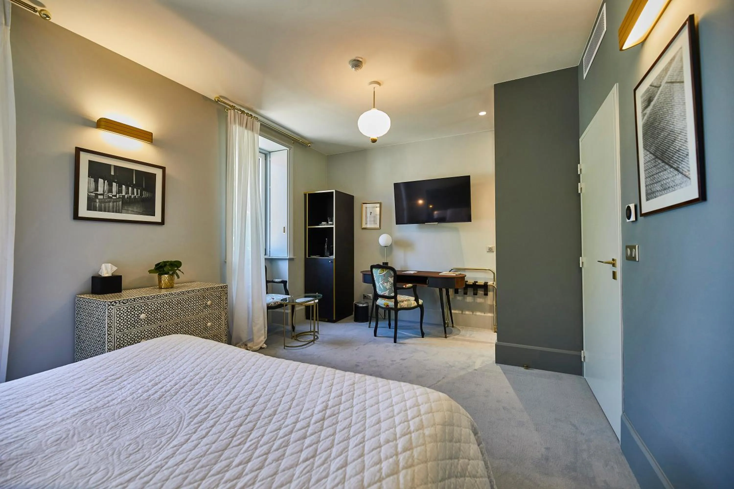 Photo of the whole room, Bed in Olivier Leflaive Hôtel Restaurants