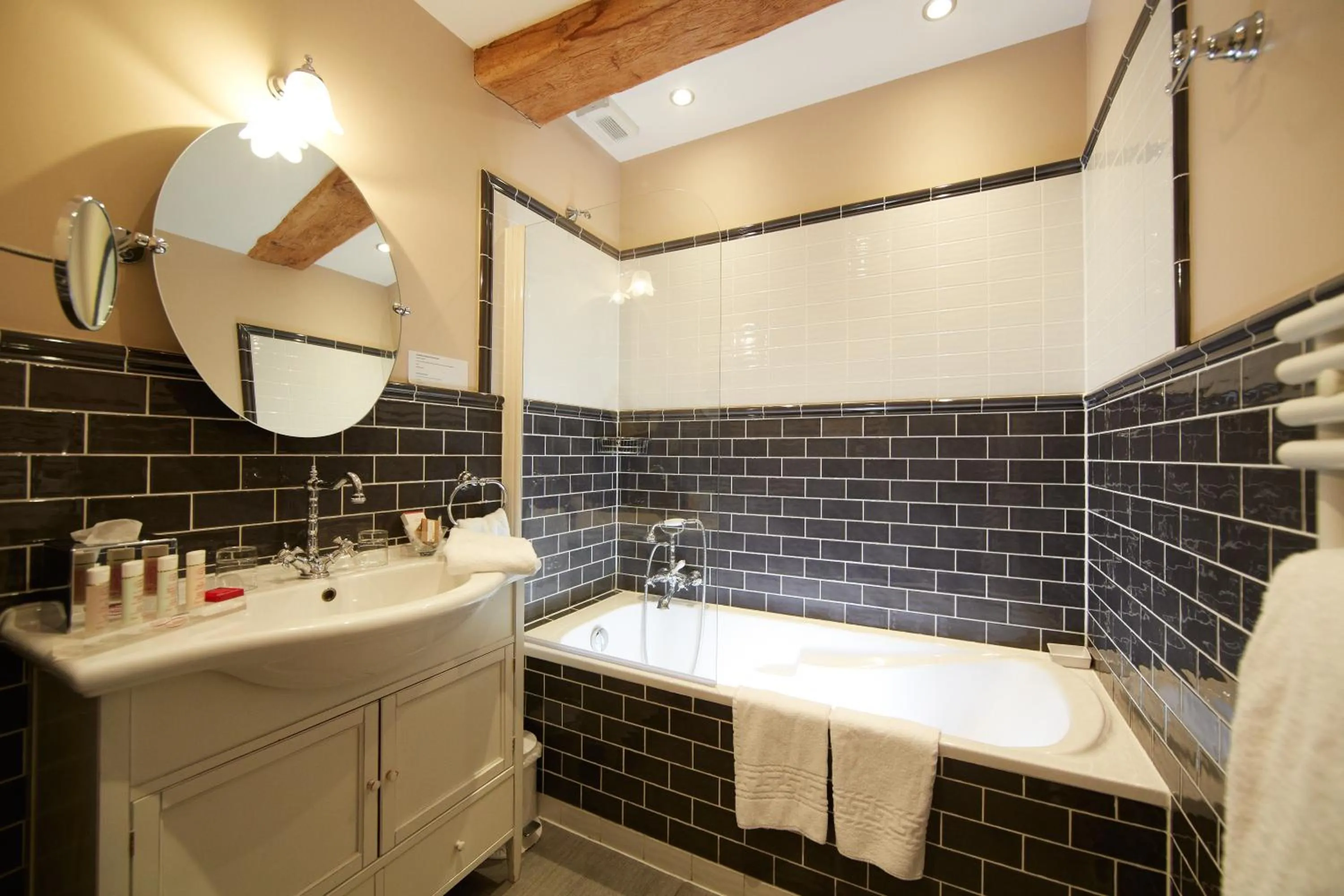 Bathroom in Olivier Leflaive Hôtel Restaurants