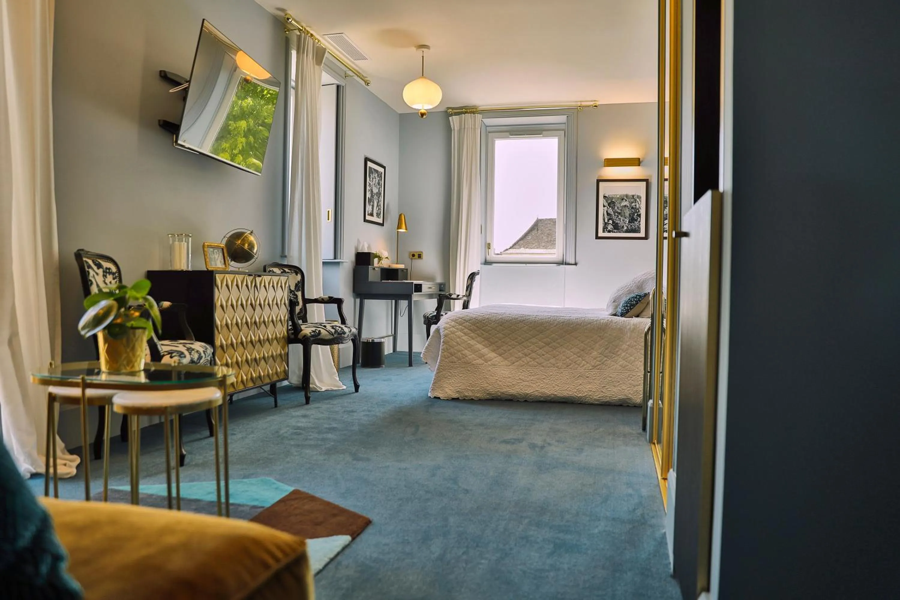 Photo of the whole room, Bed in Olivier Leflaive Hôtel Restaurants