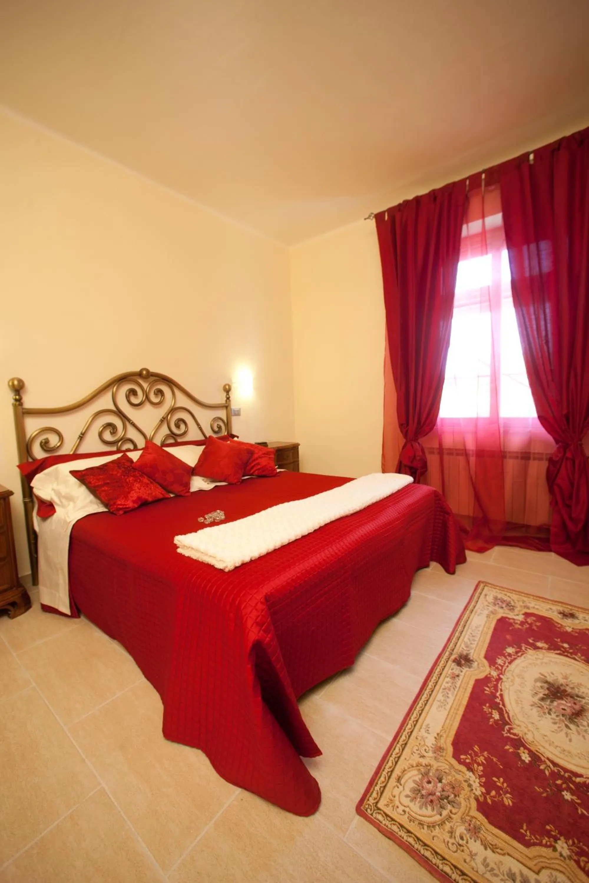 Decorative detail, Bed in B&B Al Calcandola