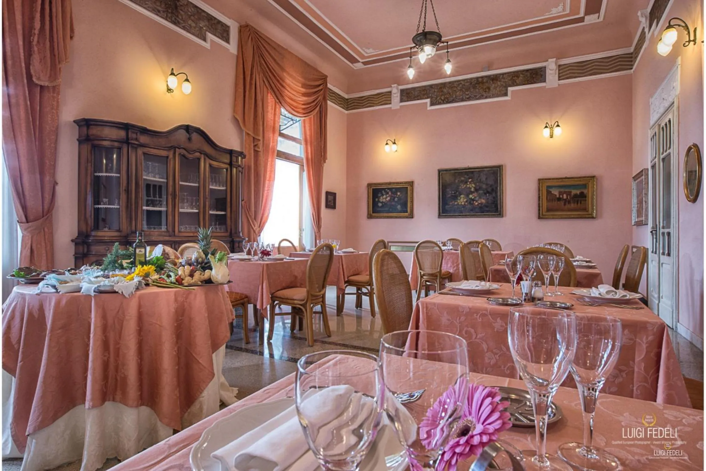 Restaurant/places to eat in Hotel Progresso