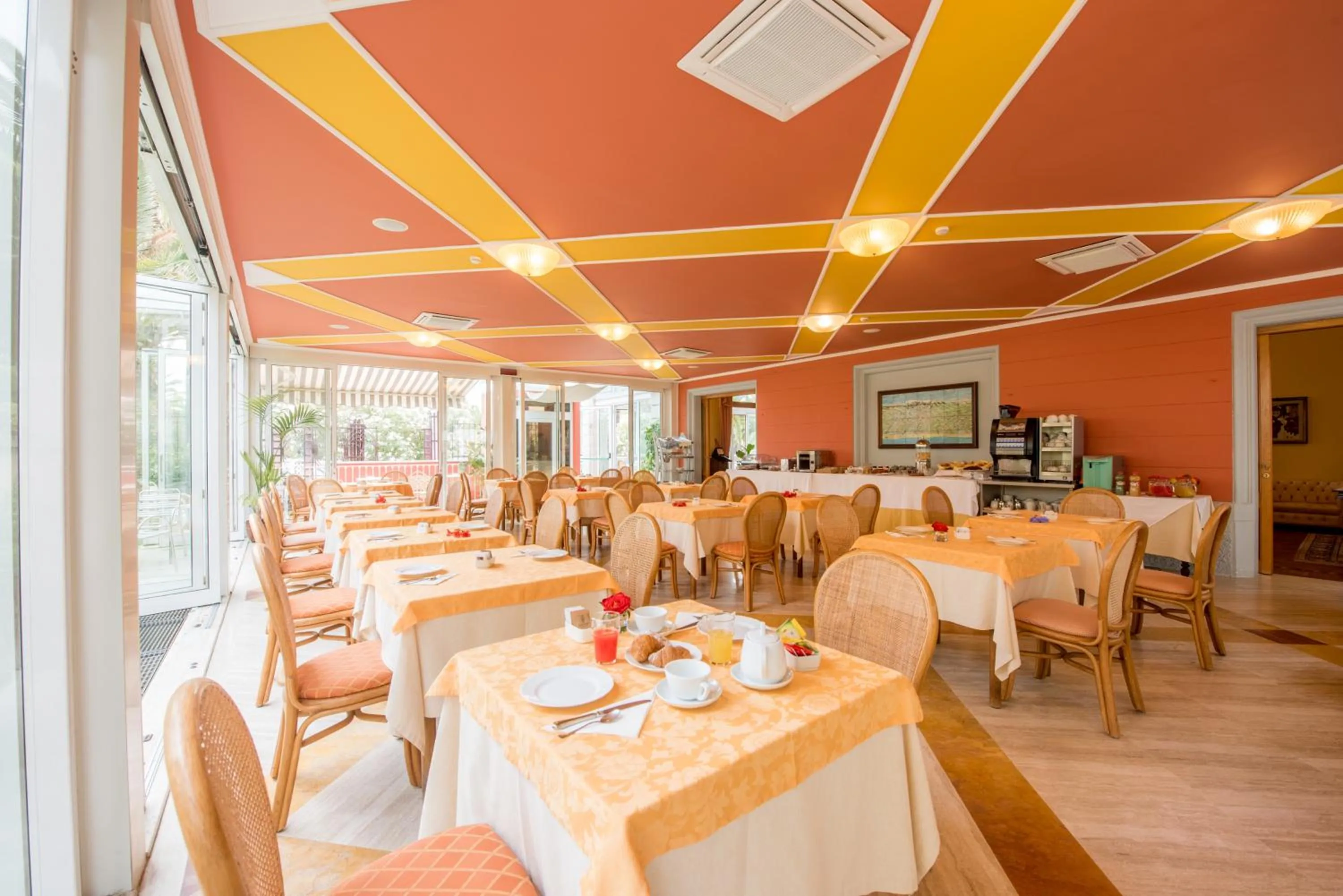 Restaurant/places to eat in Hotel Progresso