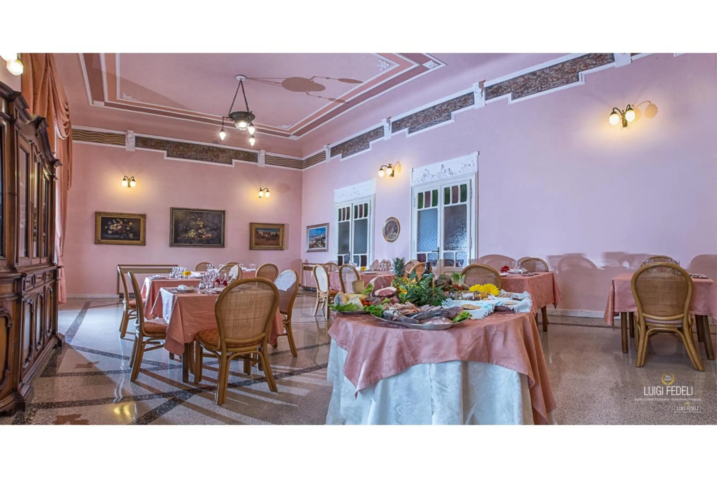 Restaurant/places to eat in Hotel Progresso