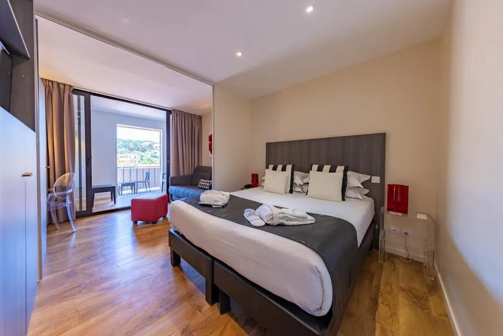 Bed in Le Madeloc Hôtel & Spa