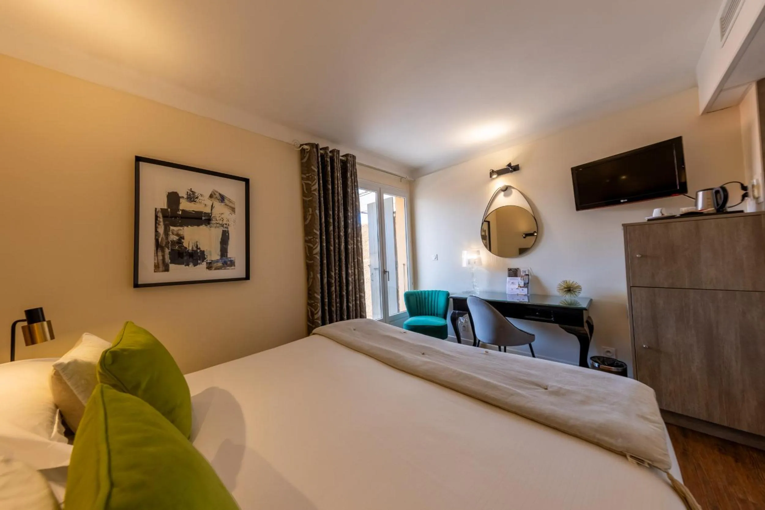 Photo of the whole room, Bed in Hôtel & Spa Le Madeloc - Collioure Centre