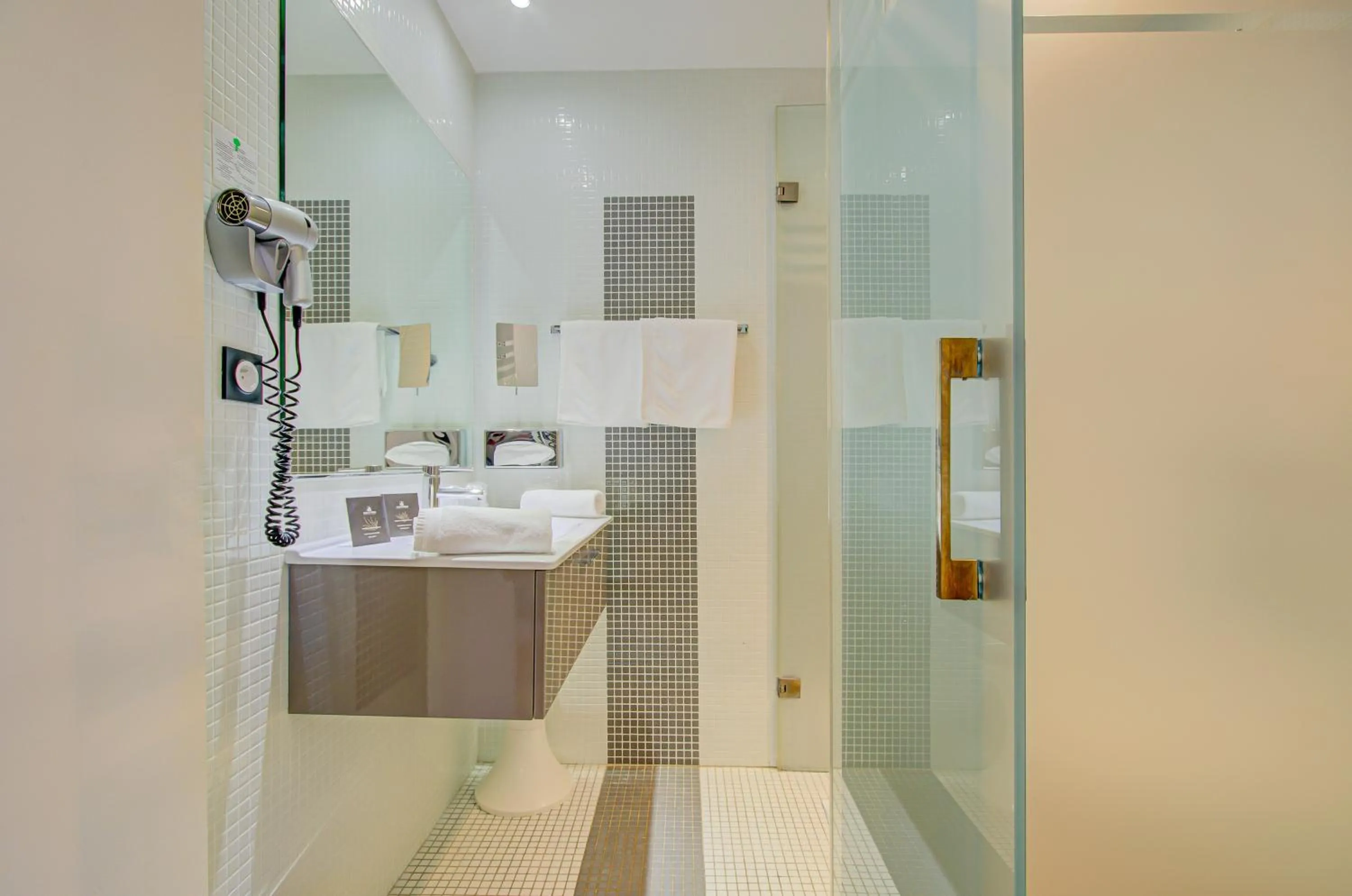 Bathroom in Le Madeloc Hôtel & Spa