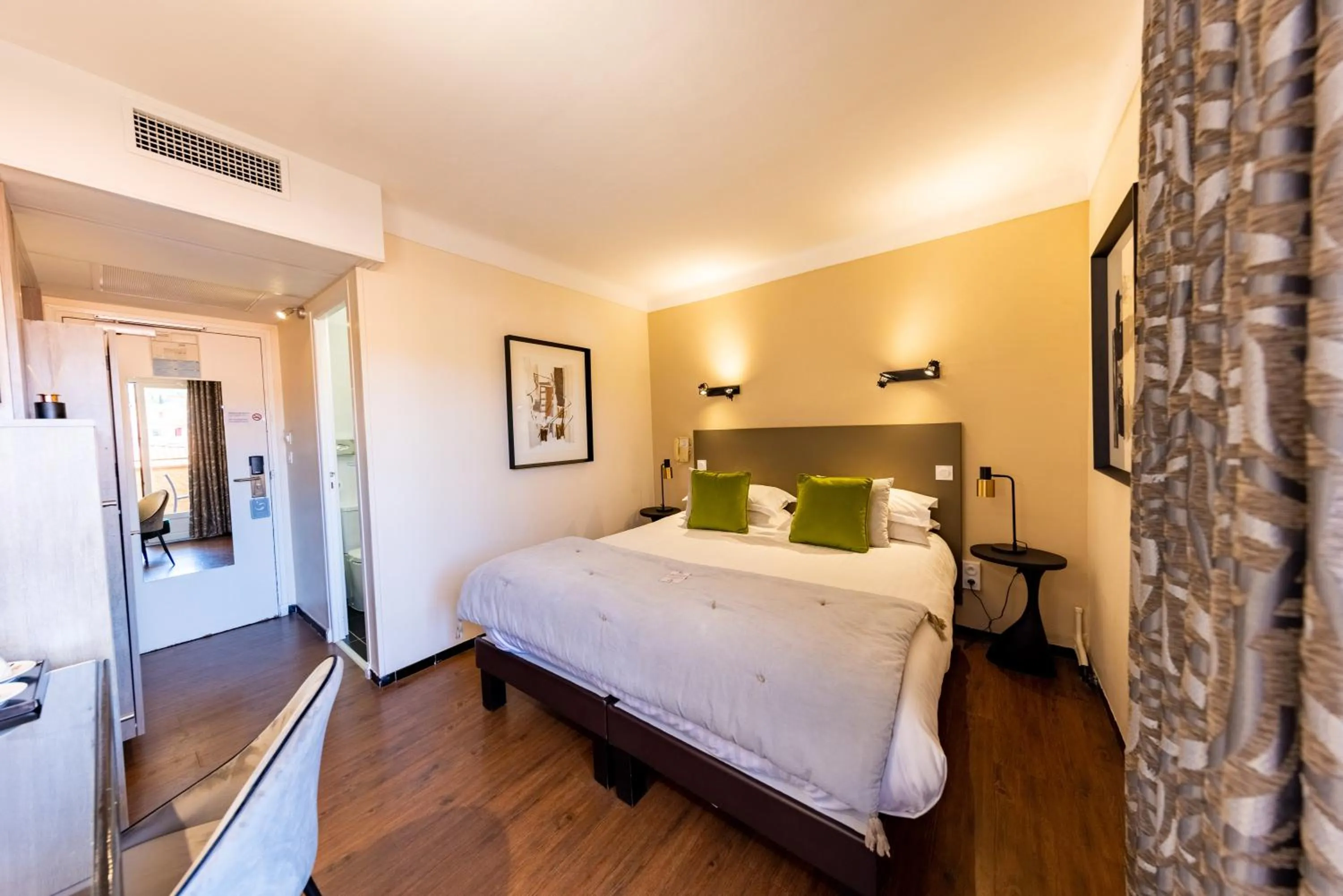 Photo of the whole room, Bed in Le Madeloc Hôtel & Spa