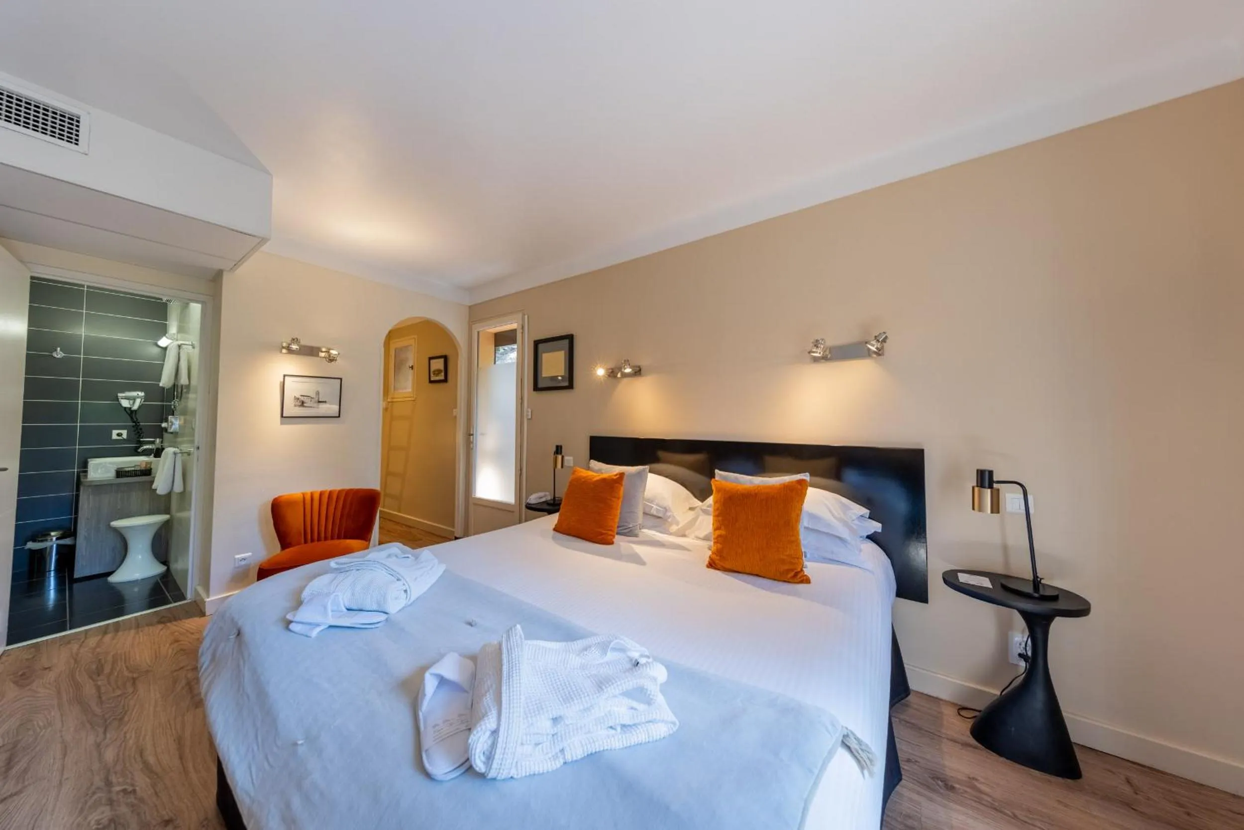Photo of the whole room, Bed in Hôtel & Spa Le Madeloc - Collioure Centre