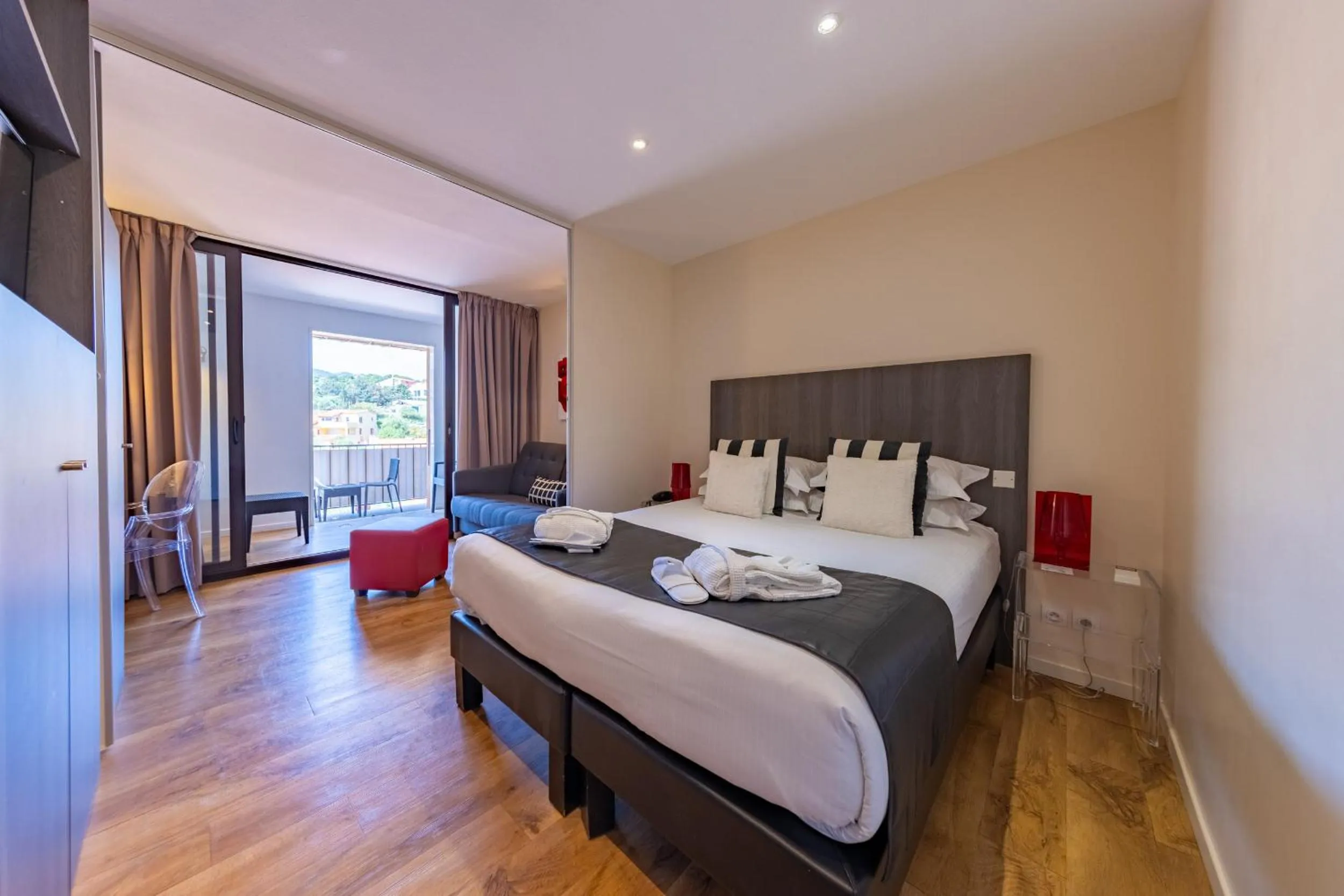 Photo of the whole room, Bed in Hôtel & Spa Le Madeloc - Collioure Centre