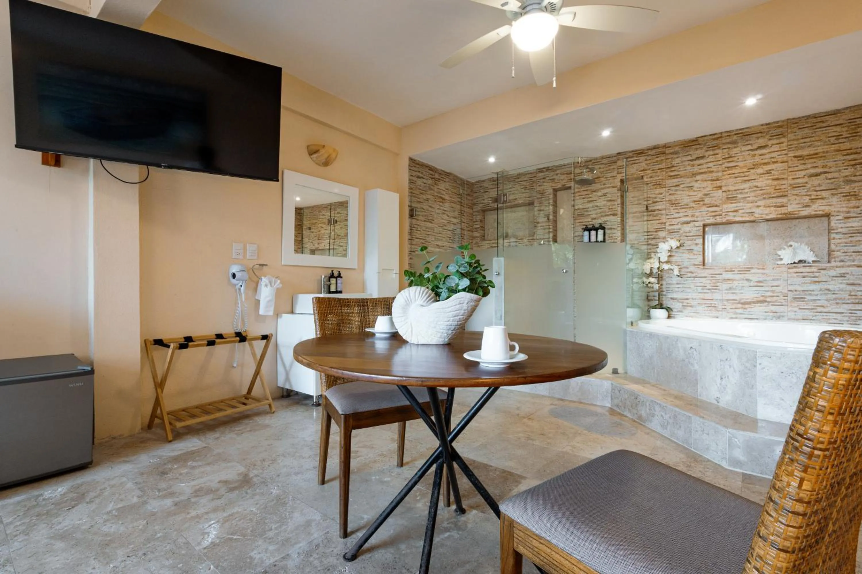 Dining area in Rojo Manglar Acapulco