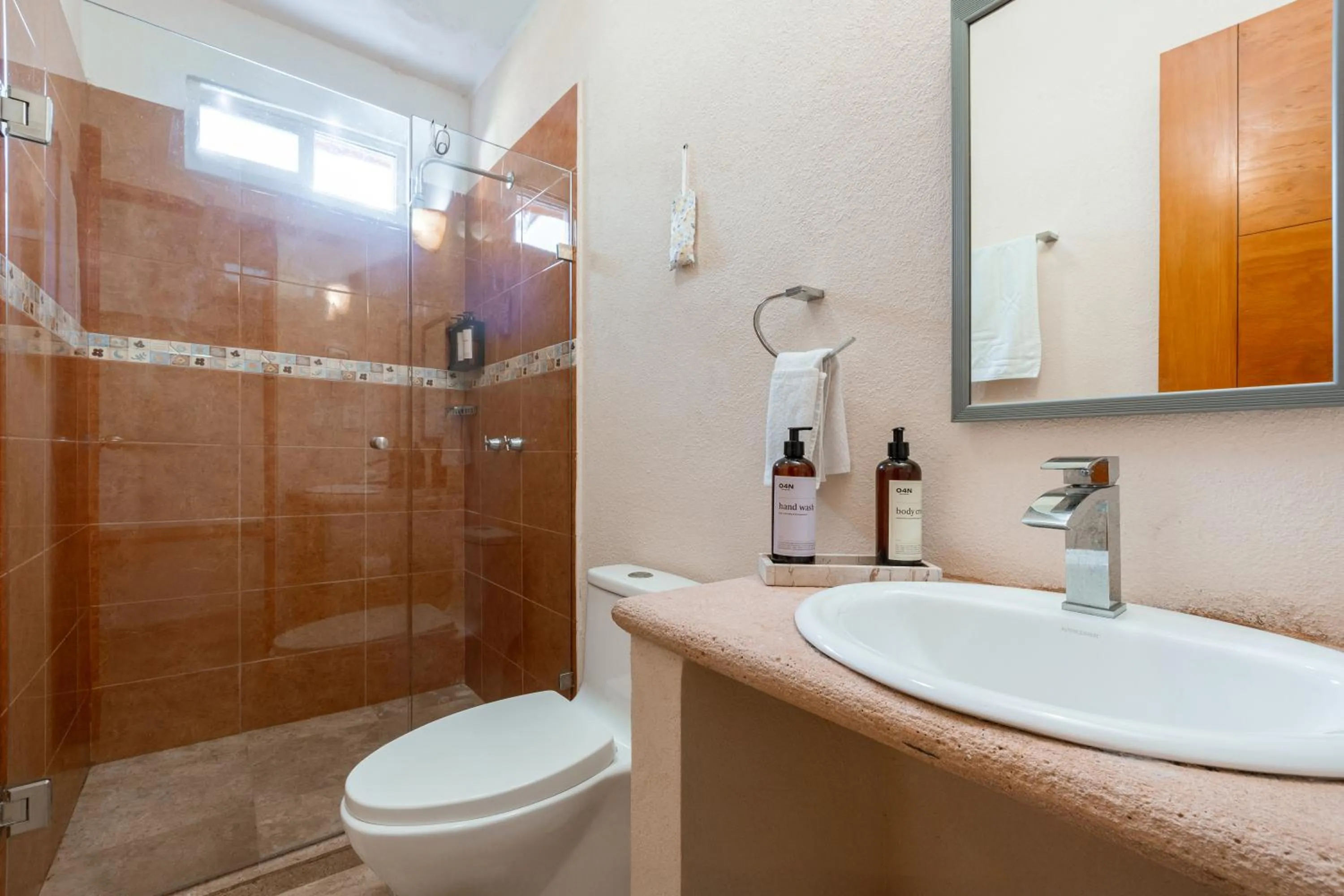 Shower in Rojo Manglar Acapulco