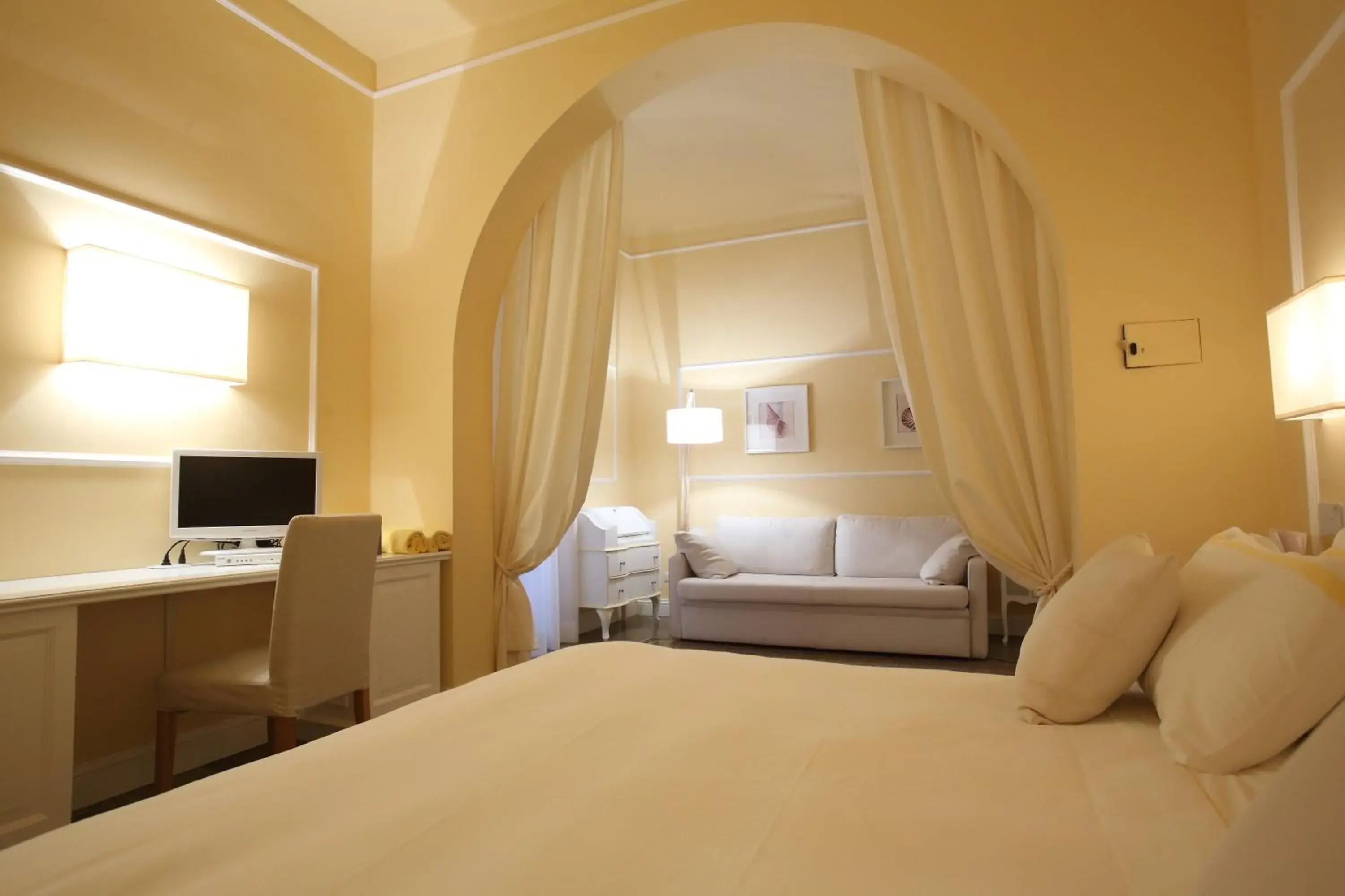 Junior Suite with Garden View in Hotel Helvetia Junior Suite with Garden View in Hotel Helvetia