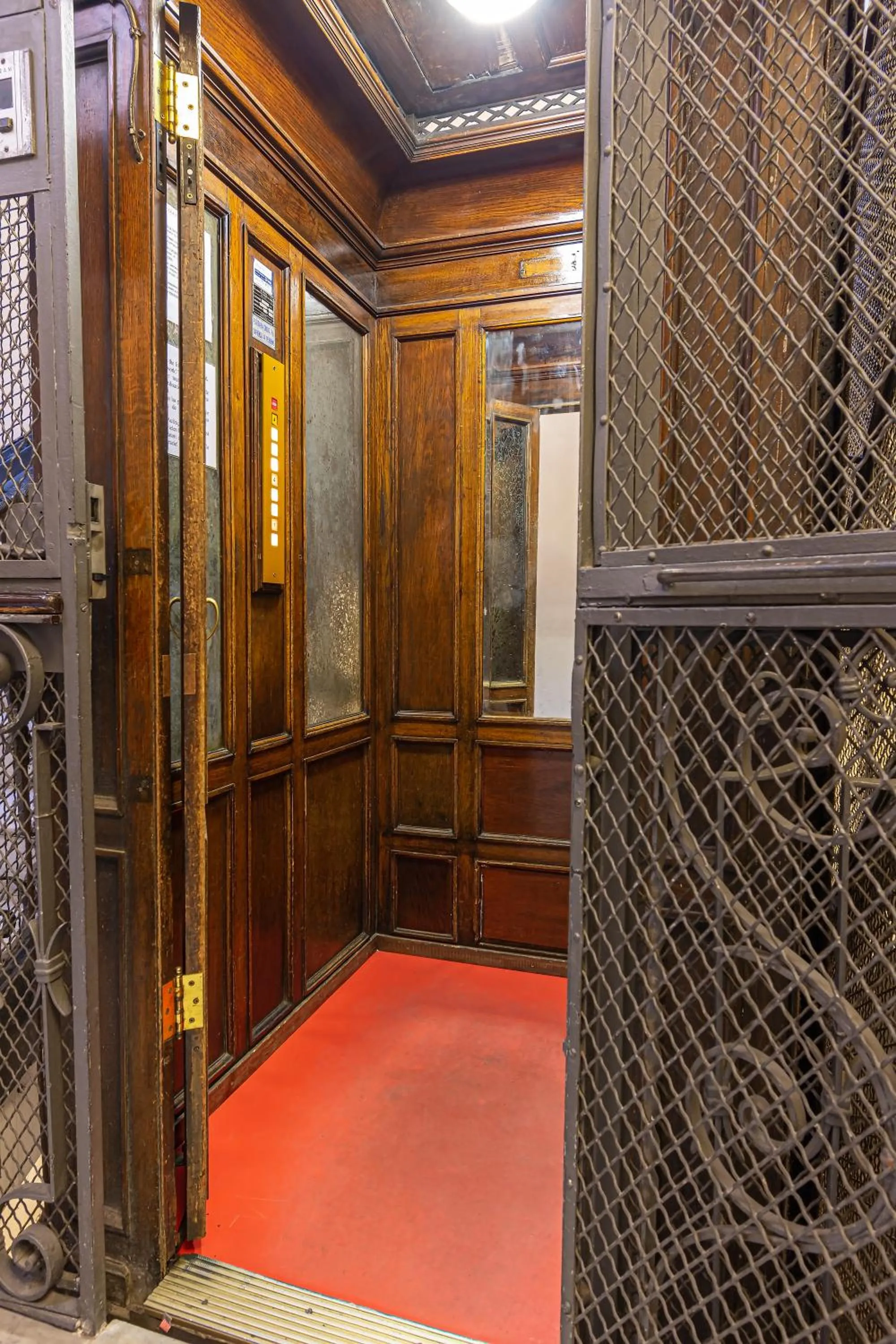 elevator in B&B A Picture of Rome