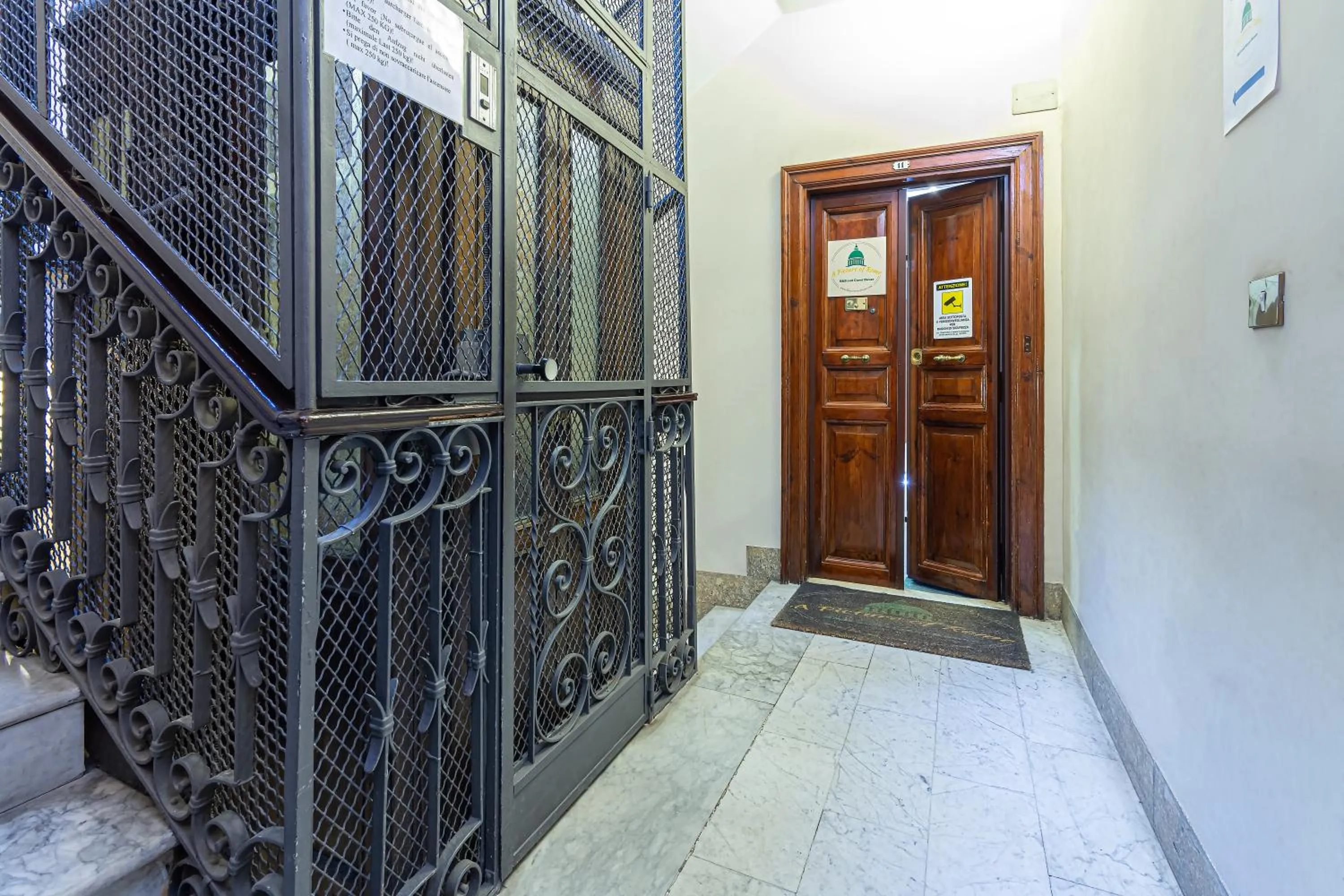 Facade/entrance in B&B A Picture of Rome