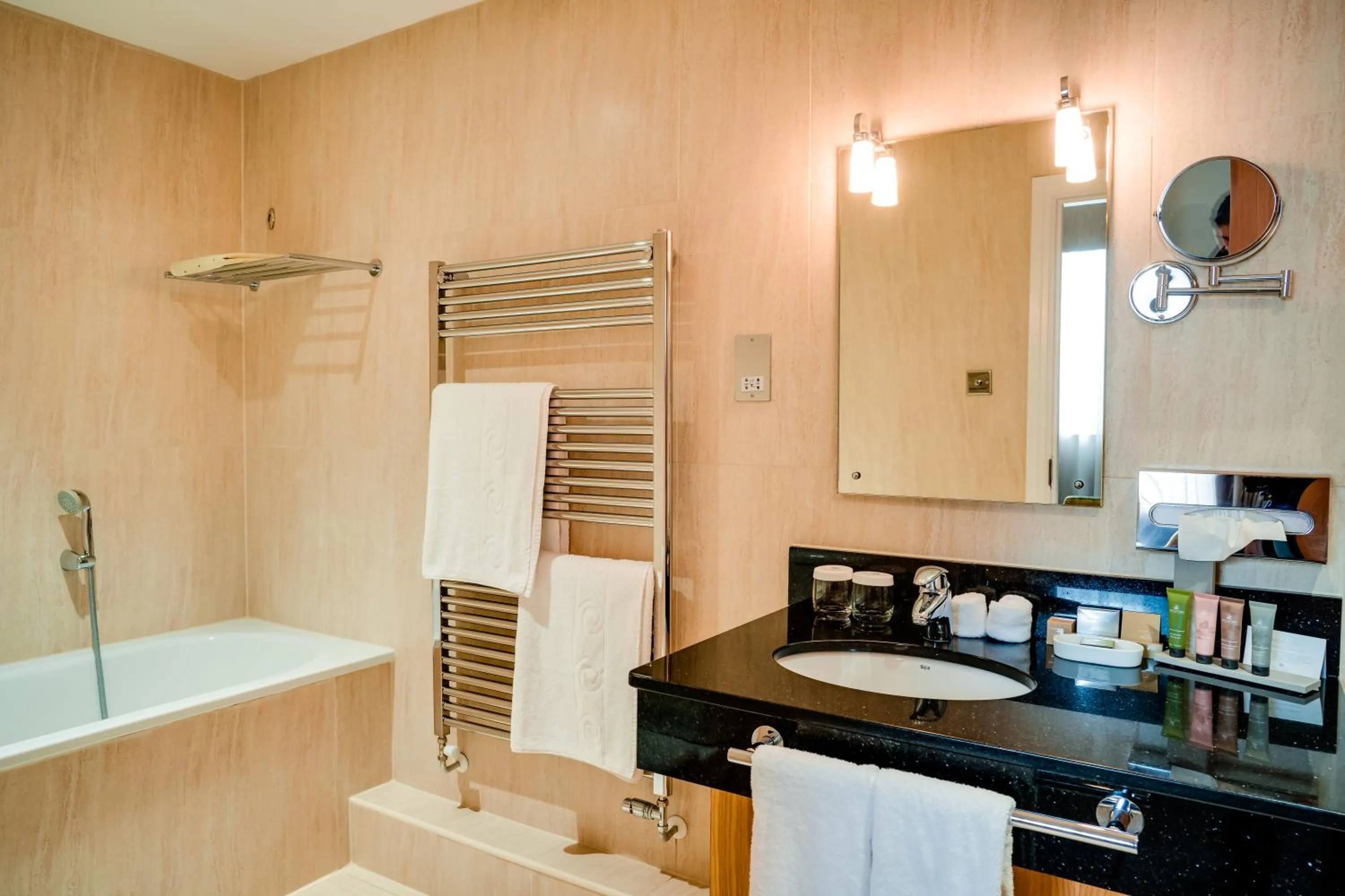 Bathroom in Oakley Hall Hotel