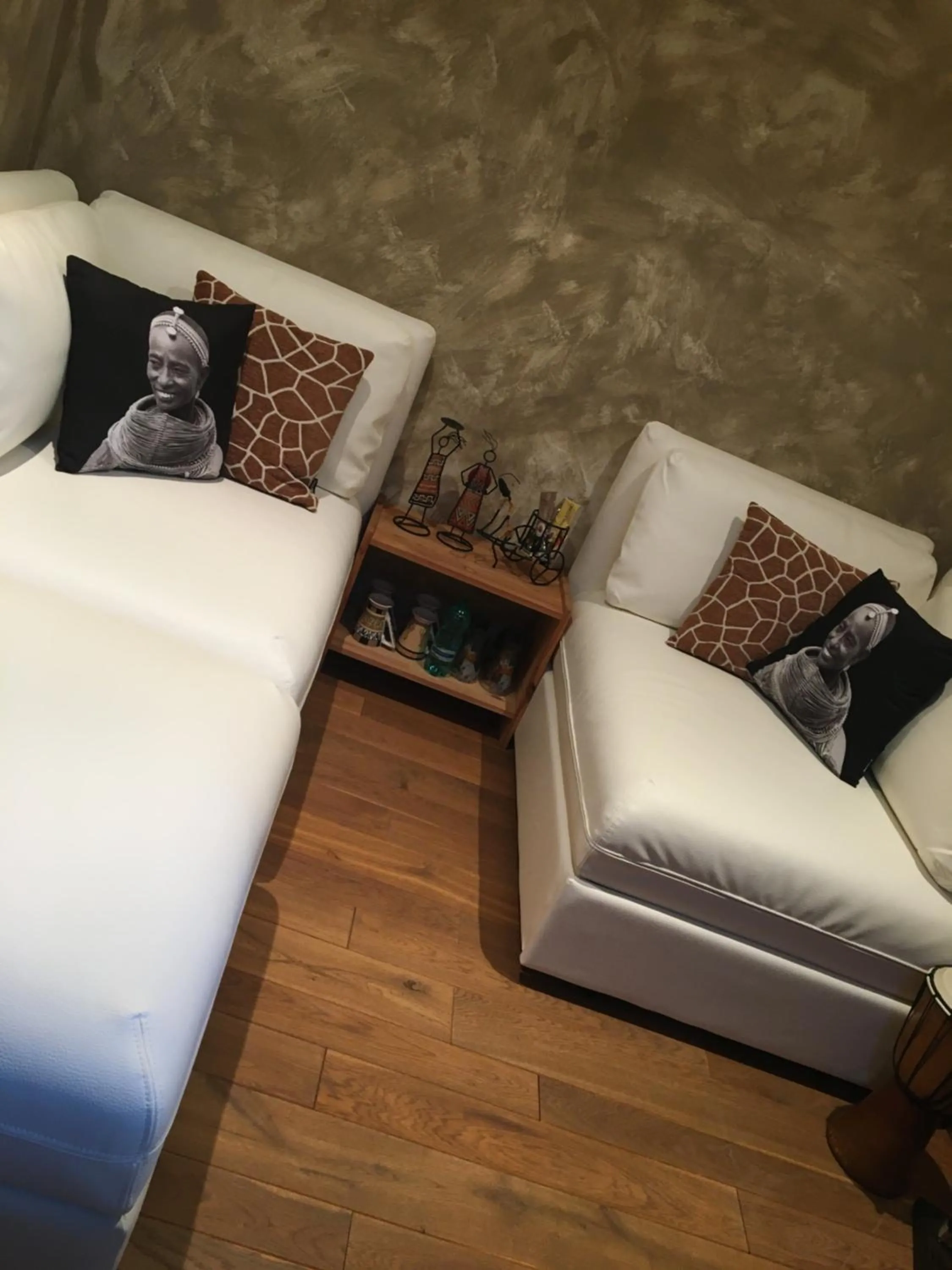 Living room, Bed in l'émiline