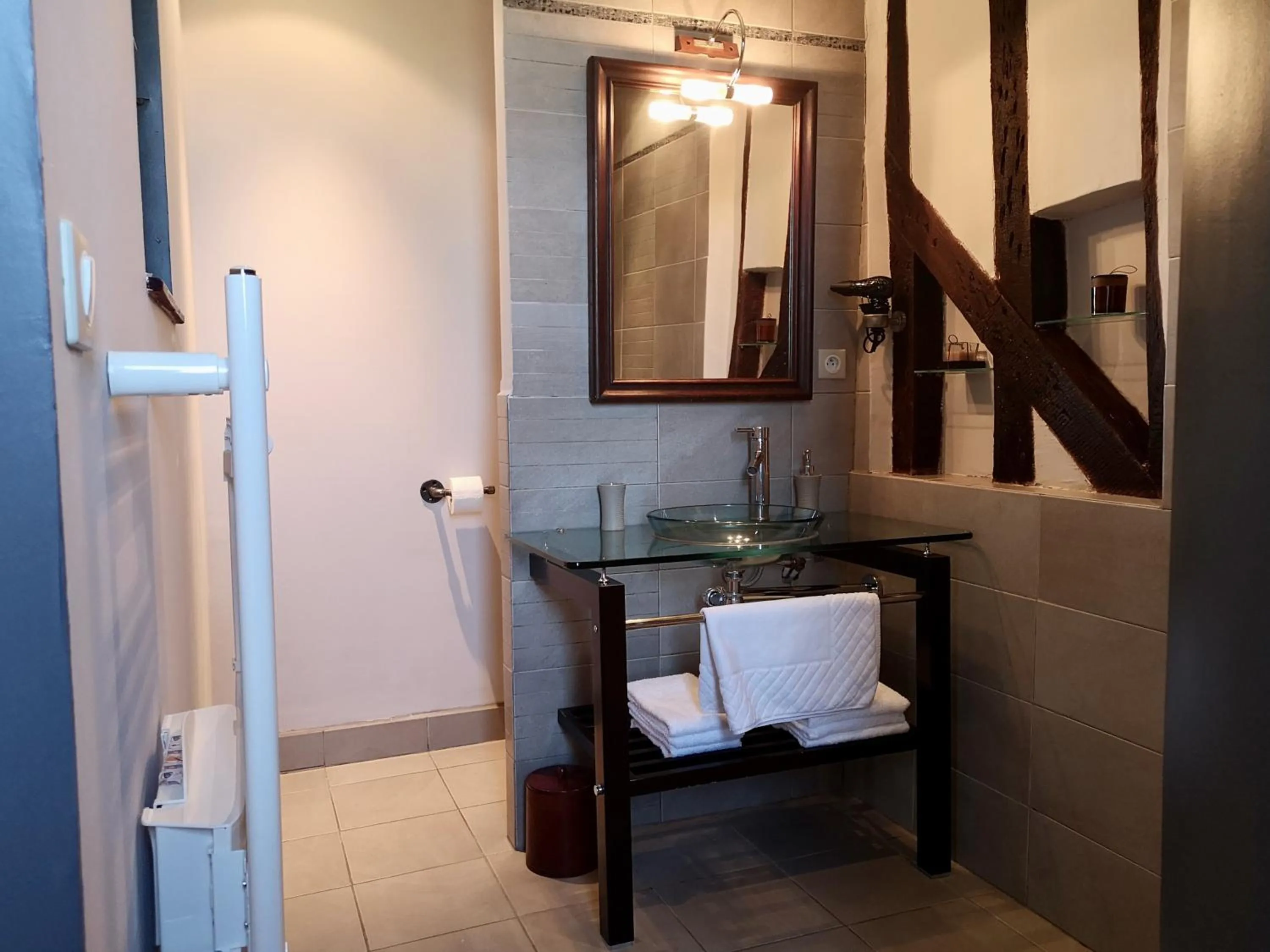 Bathroom in L'ETAP'CORTELINE