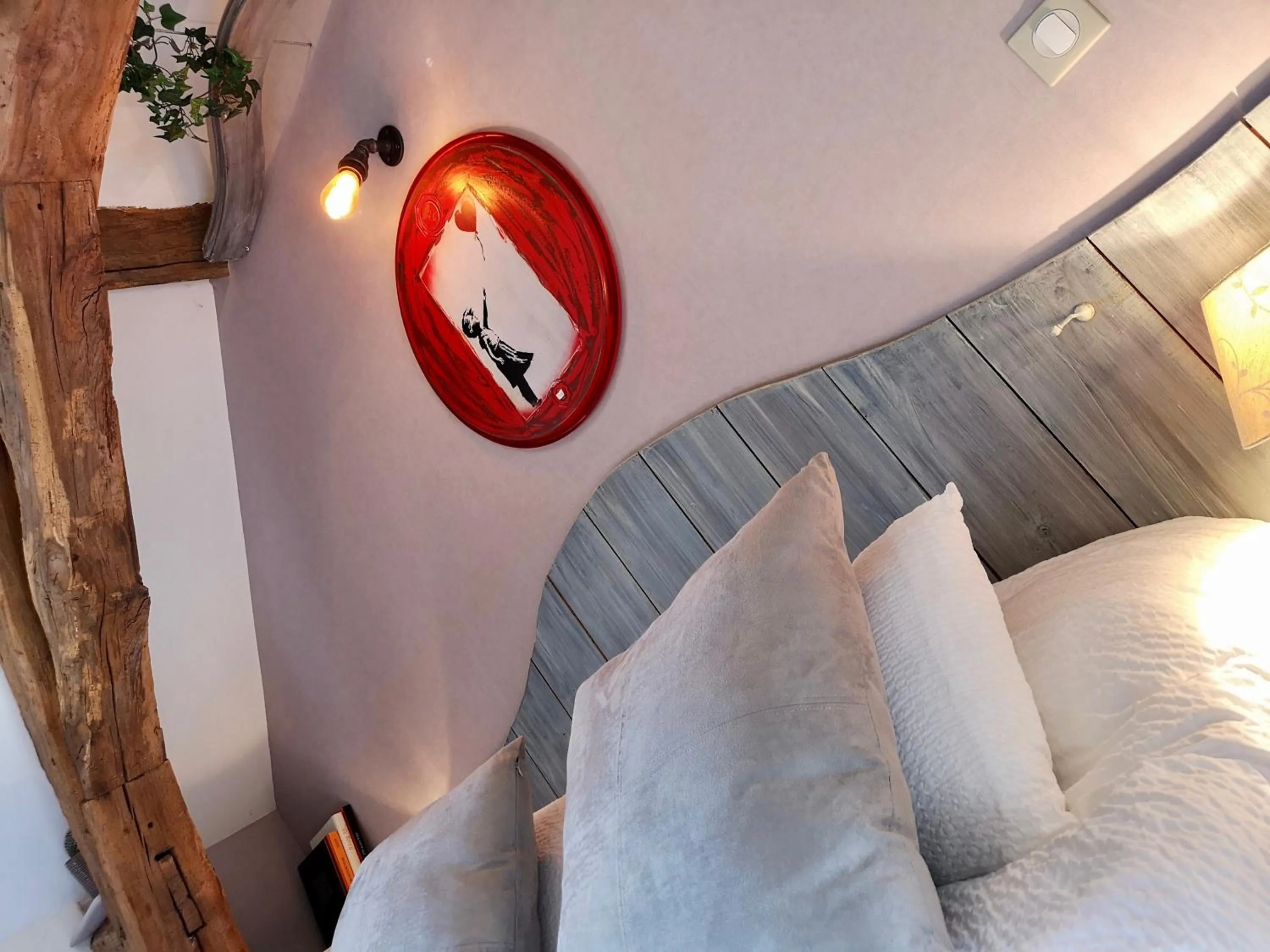 Decorative detail, Bed in L'ETAP'CORTELINE