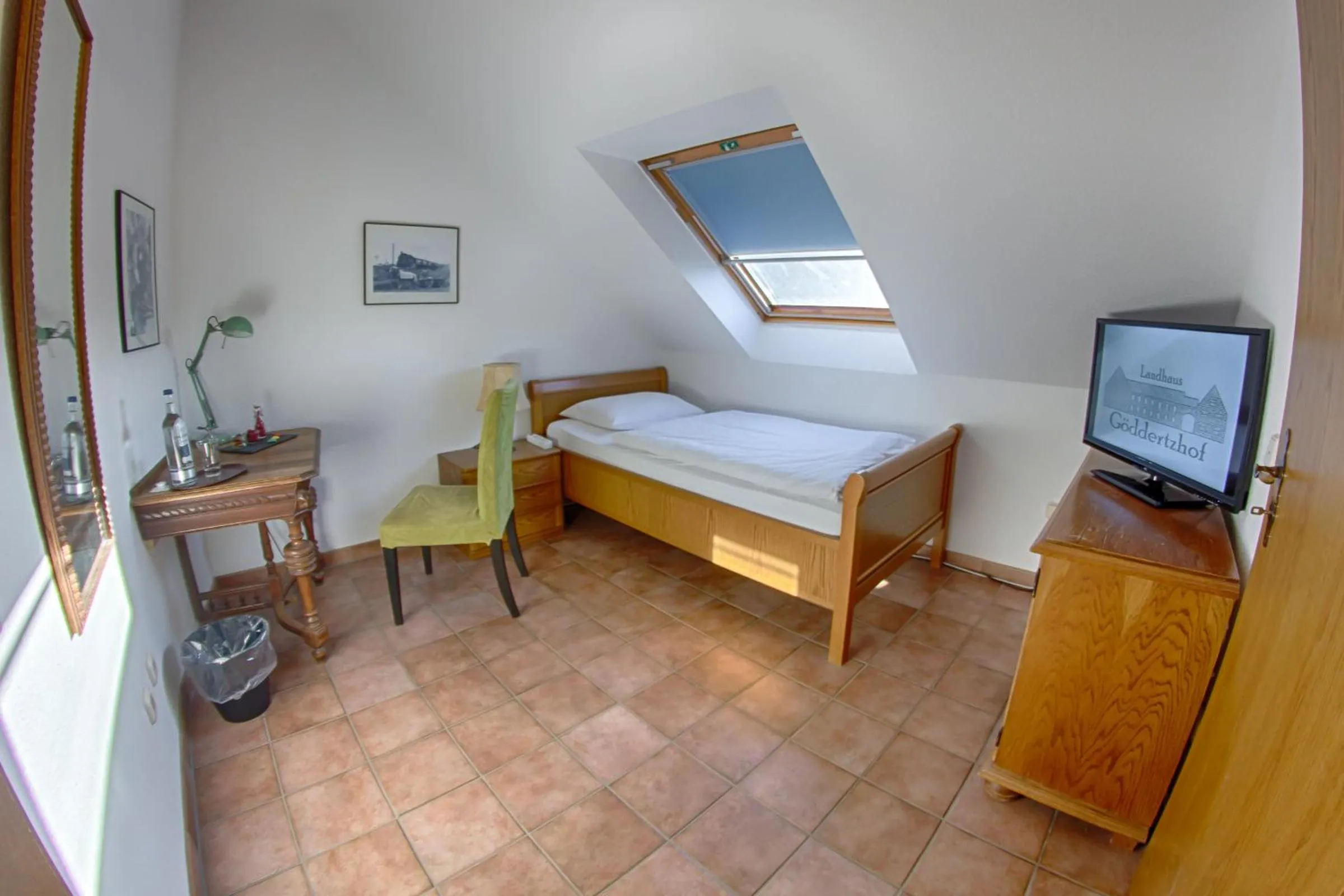 Photo of the whole room, Bed in Landhaus Göddertzhof