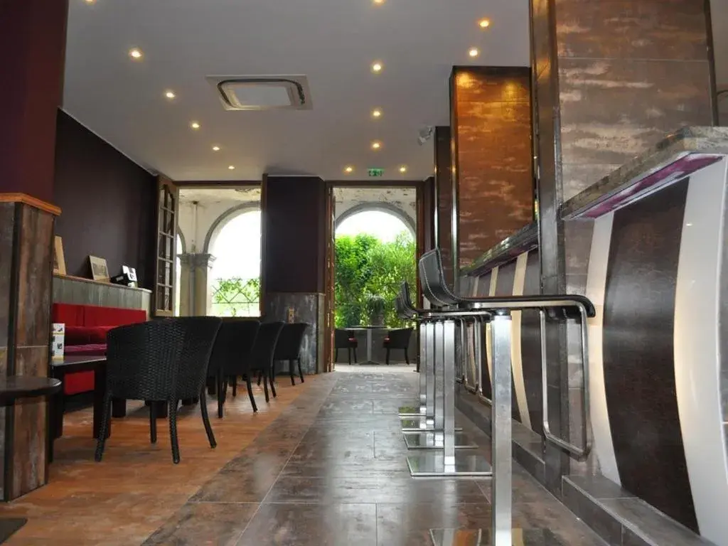 Lounge or bar in APOSTROPHE Chambres d'Hôtes Lounge or bar in APOSTROPHE Chambres d'Hôtes