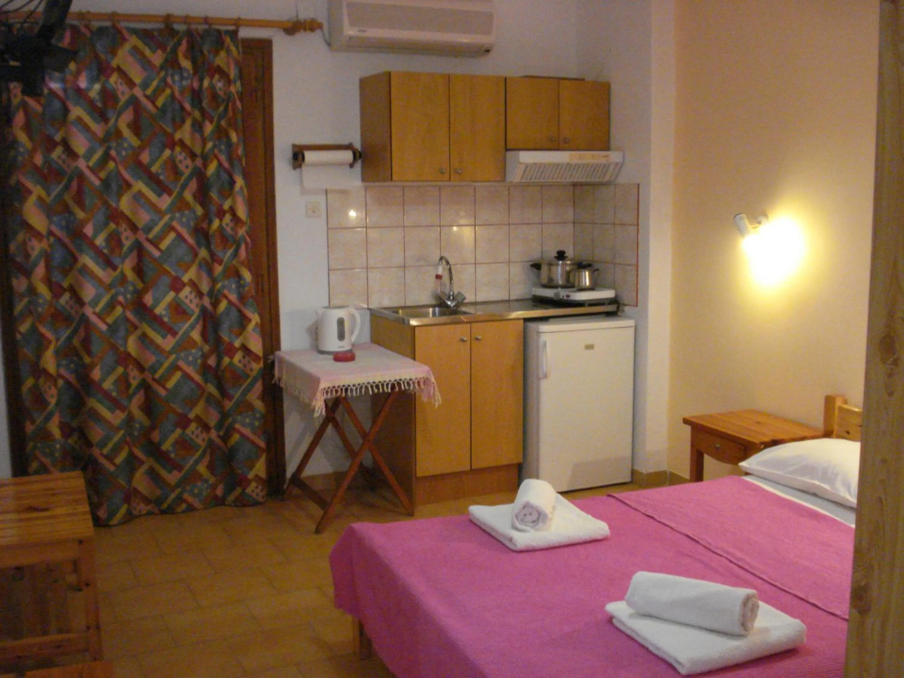 Kitchen or kitchenette, Bed in Ethra
