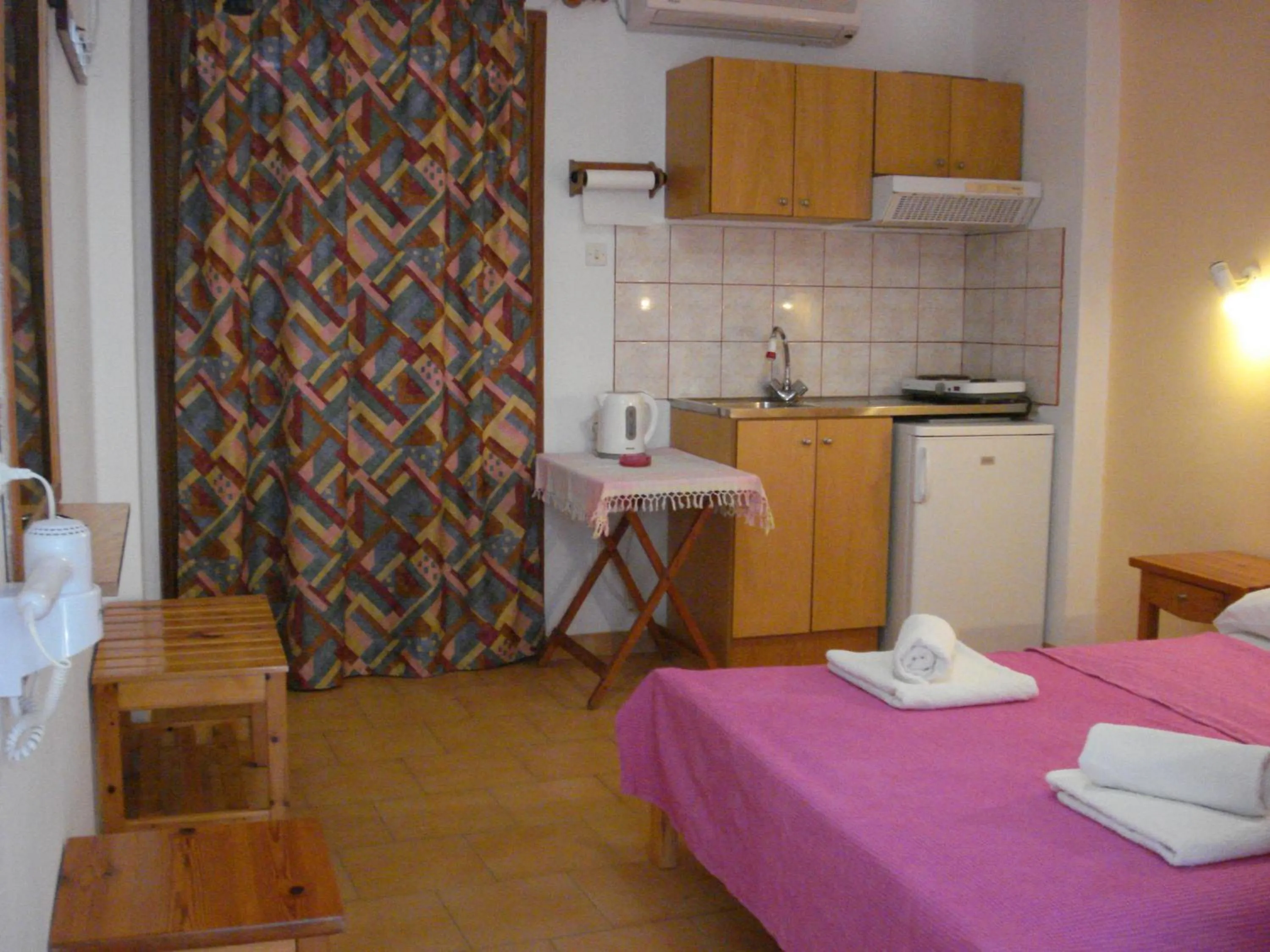 Kitchen or kitchenette, Bed in Ethra