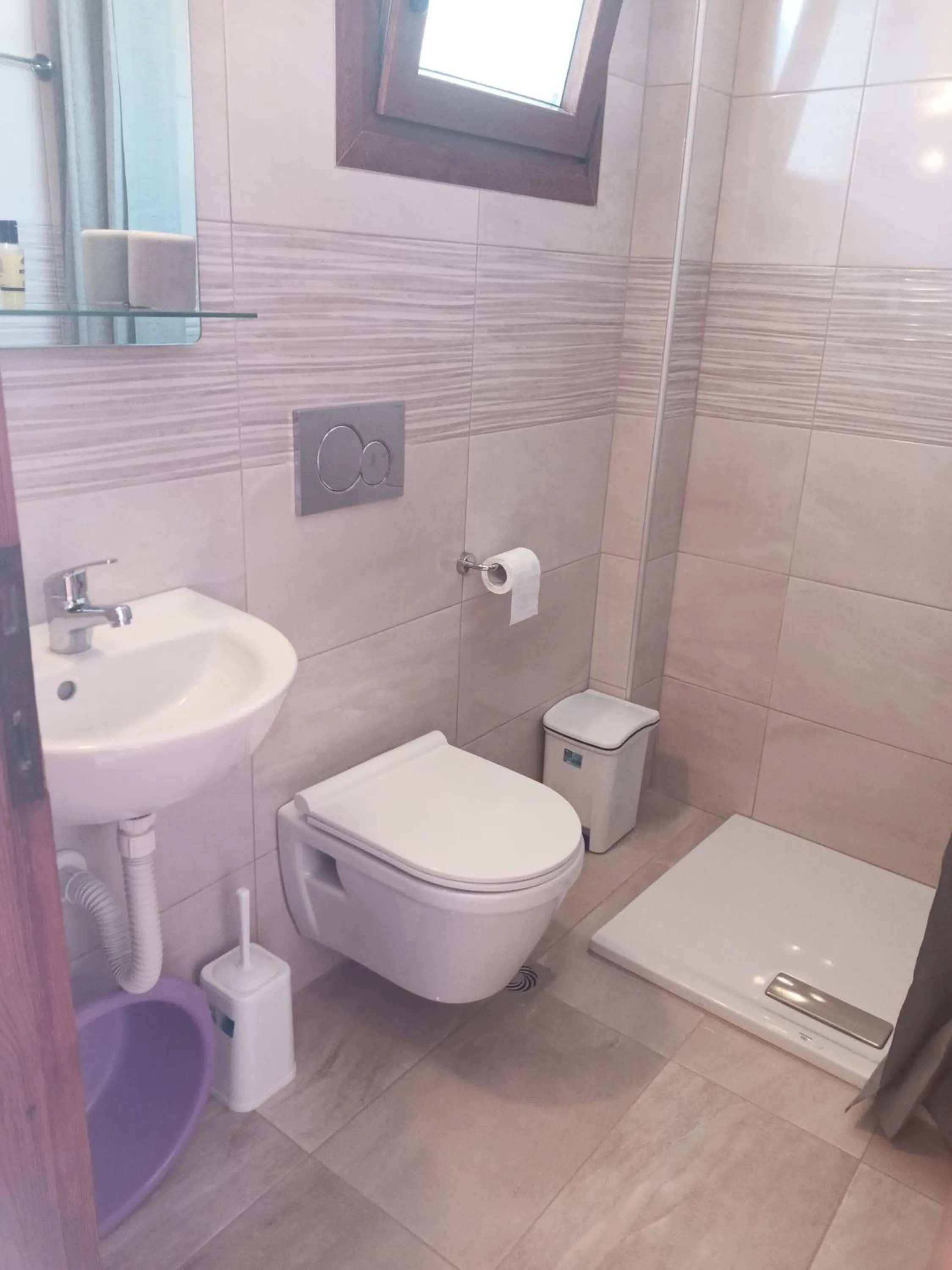 Toilet in Ethra