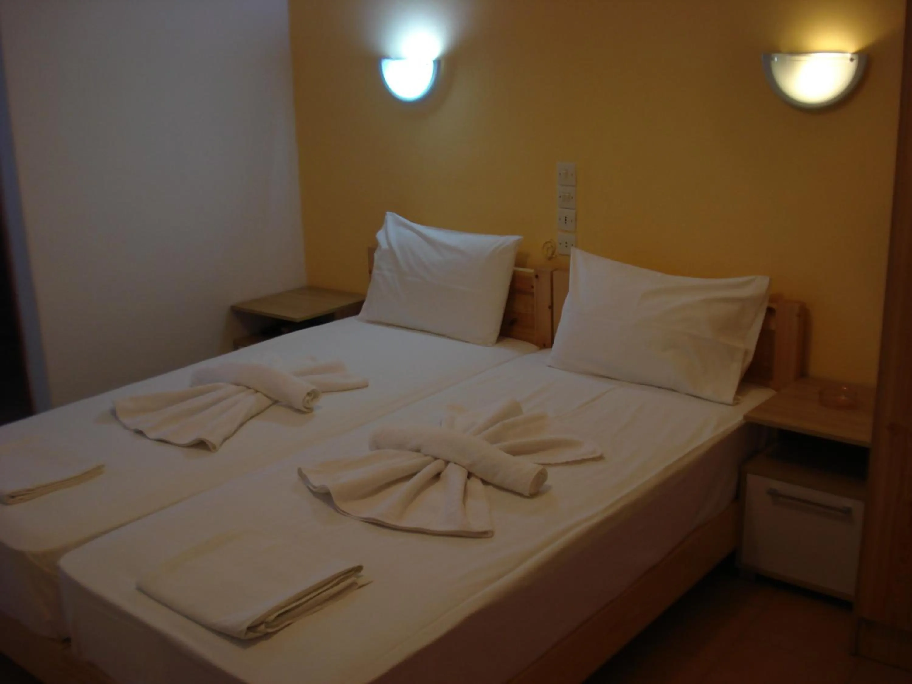 Bedroom, Bed in Ethra