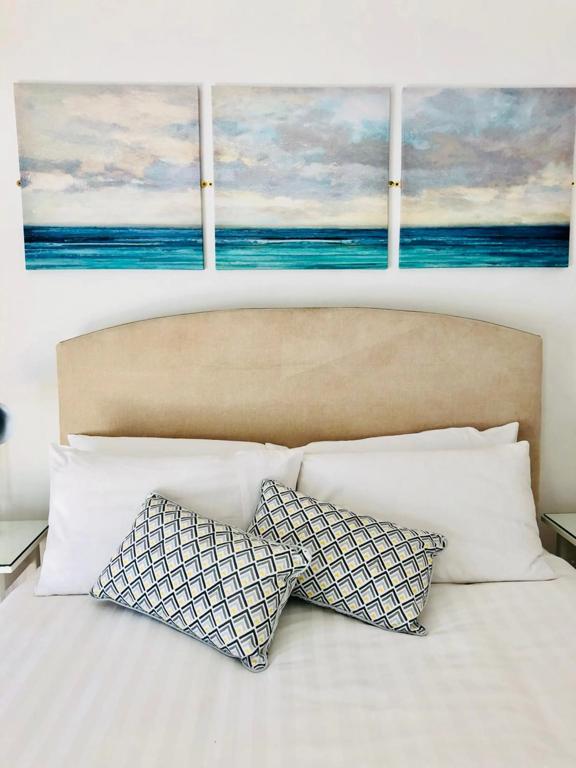 Bedroom, Bed in The Eyre Square Townhouse
