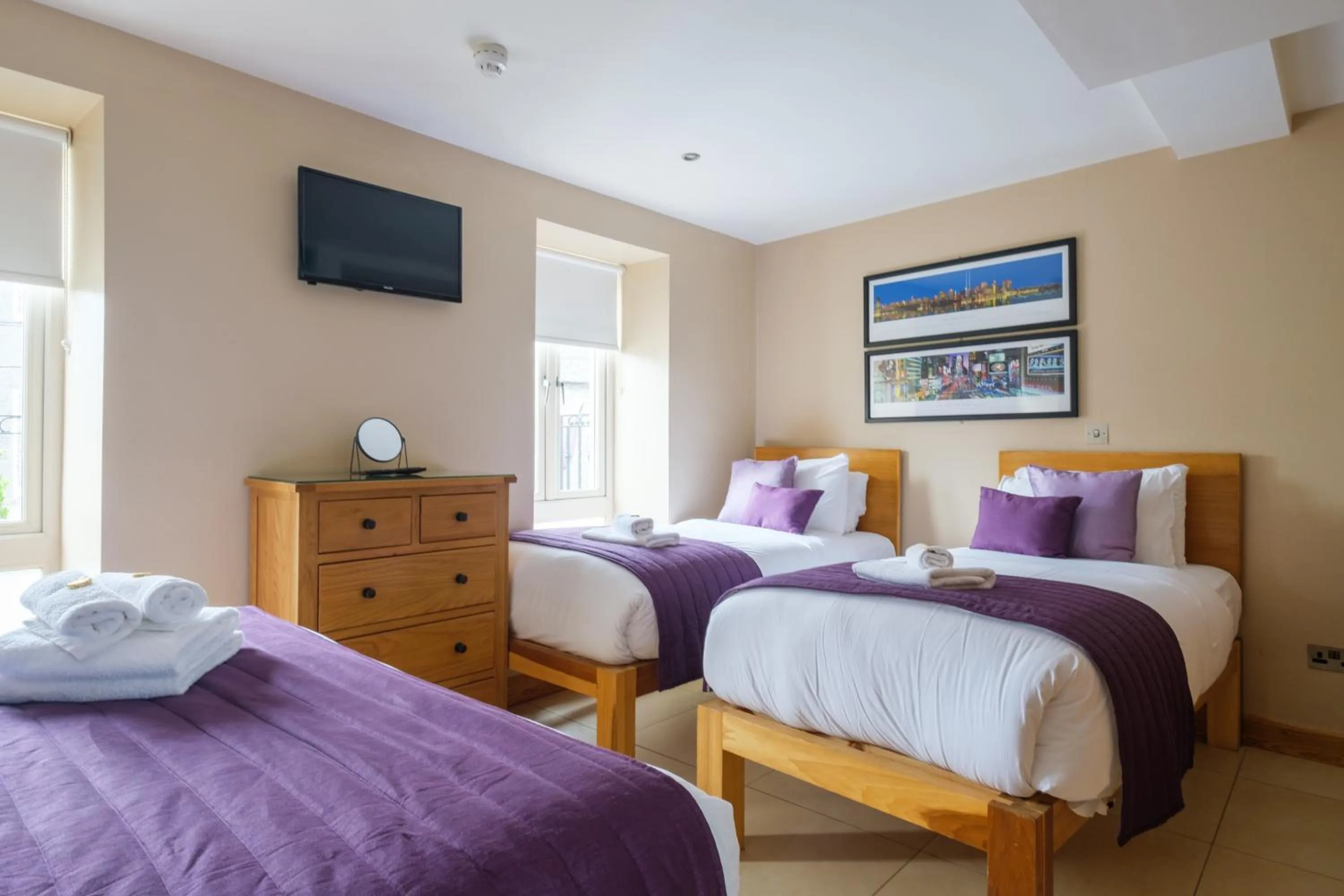 Bedroom, Bed in The Eyre Square Townhouse
