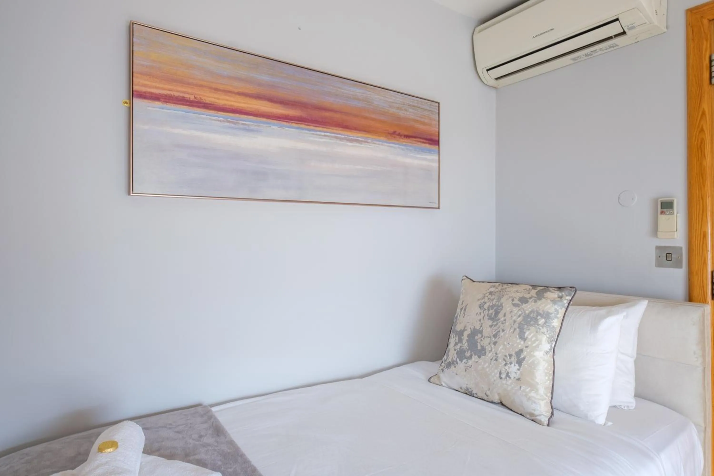 Bedroom, Bed in The Eyre Square Townhouse