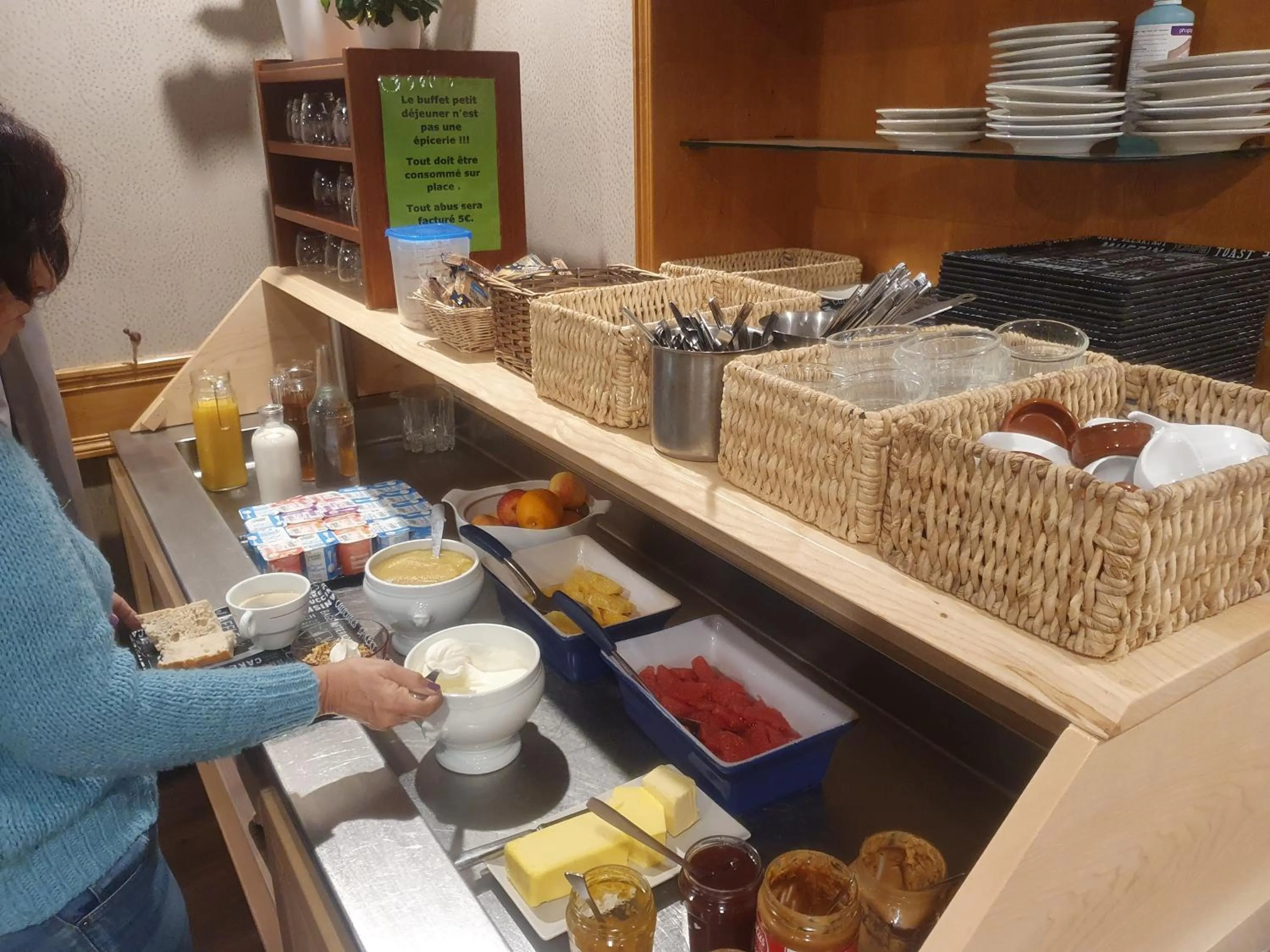 Breakfast in Logis Hôtel-restaurant Les Coudercous