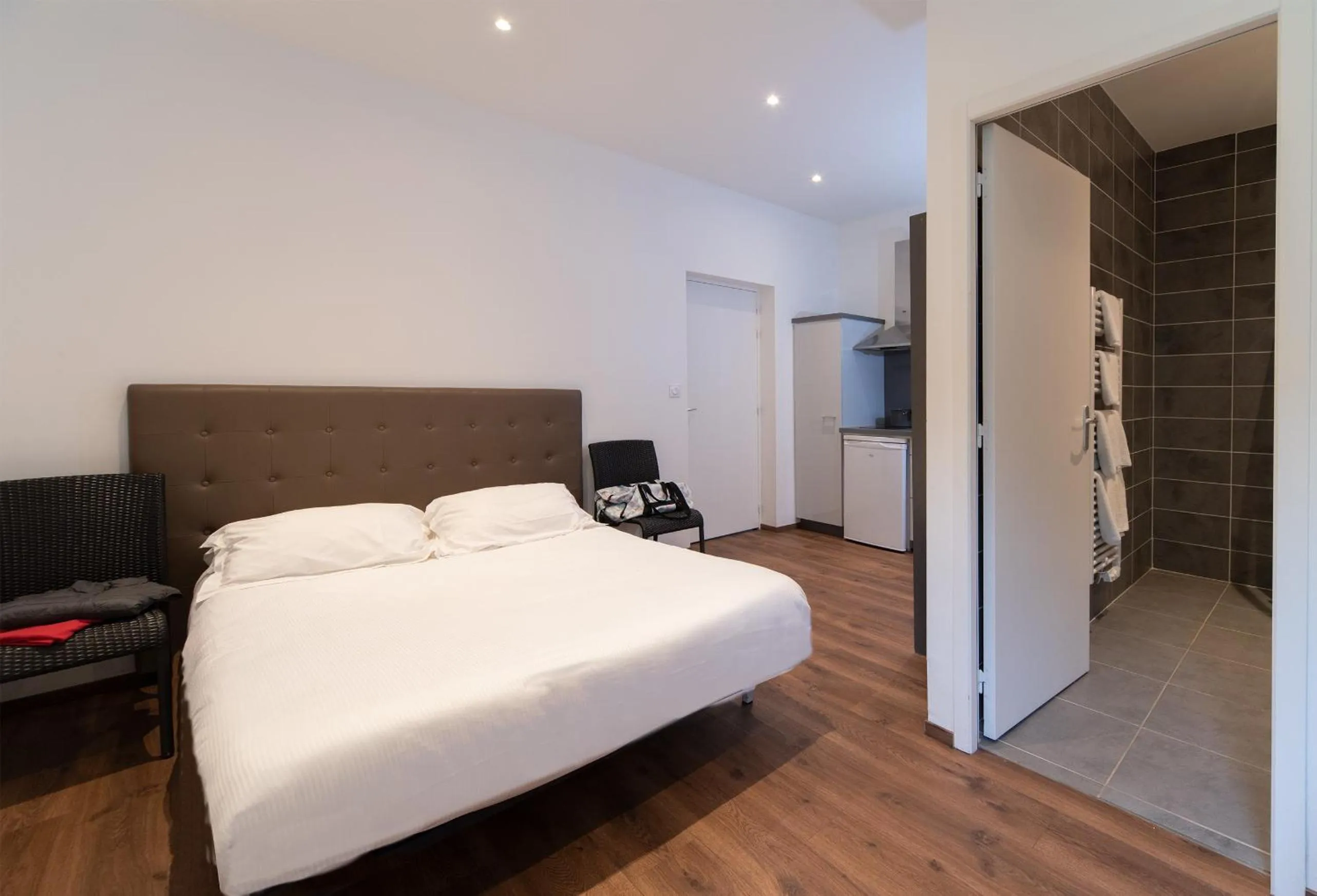 Bed in Logis Hôtel-restaurant Les Coudercous