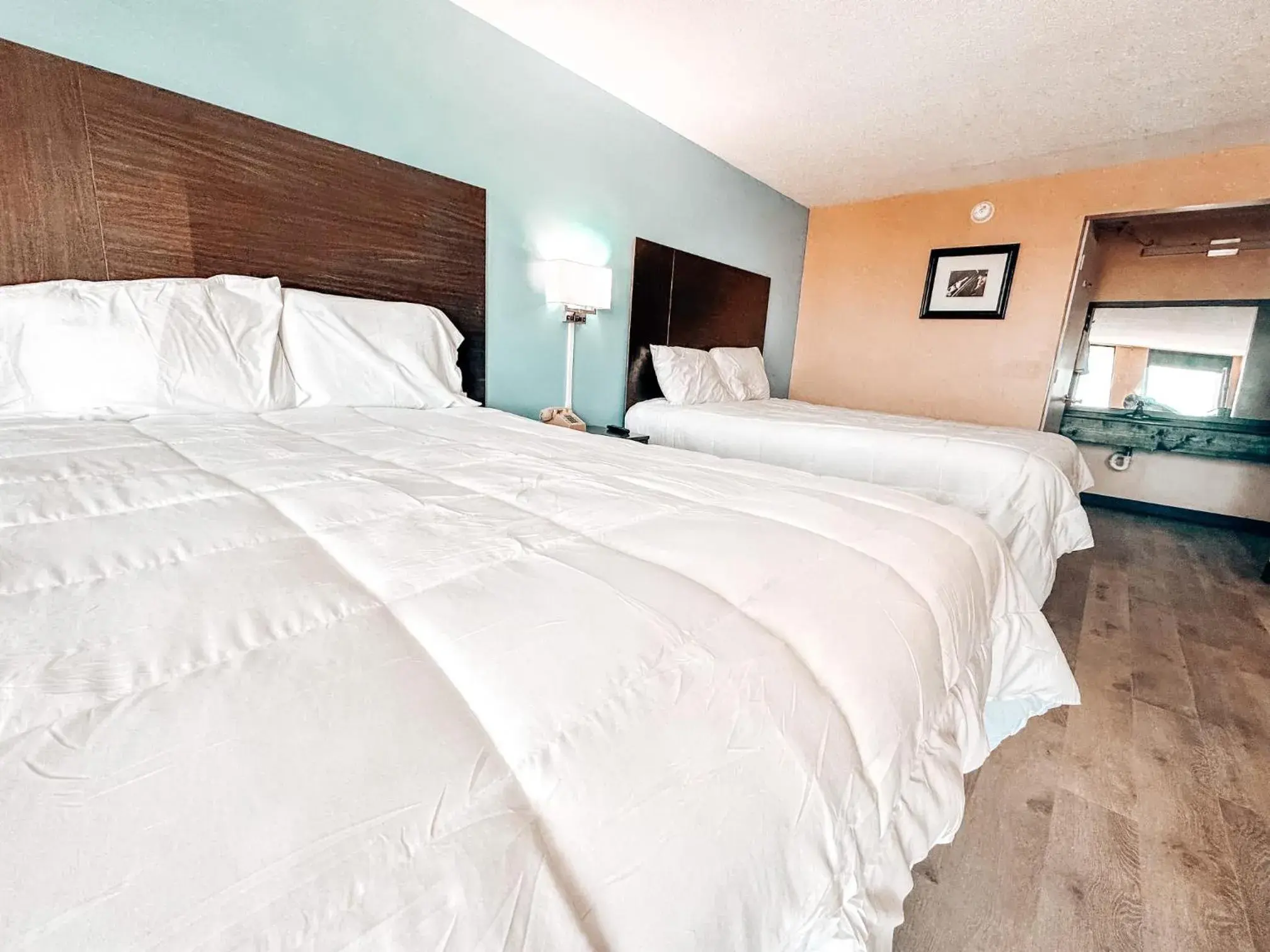 Queen Room with Two Queen Beds in Laker Inn Queen Room with Two Queen Beds in Laker Inn