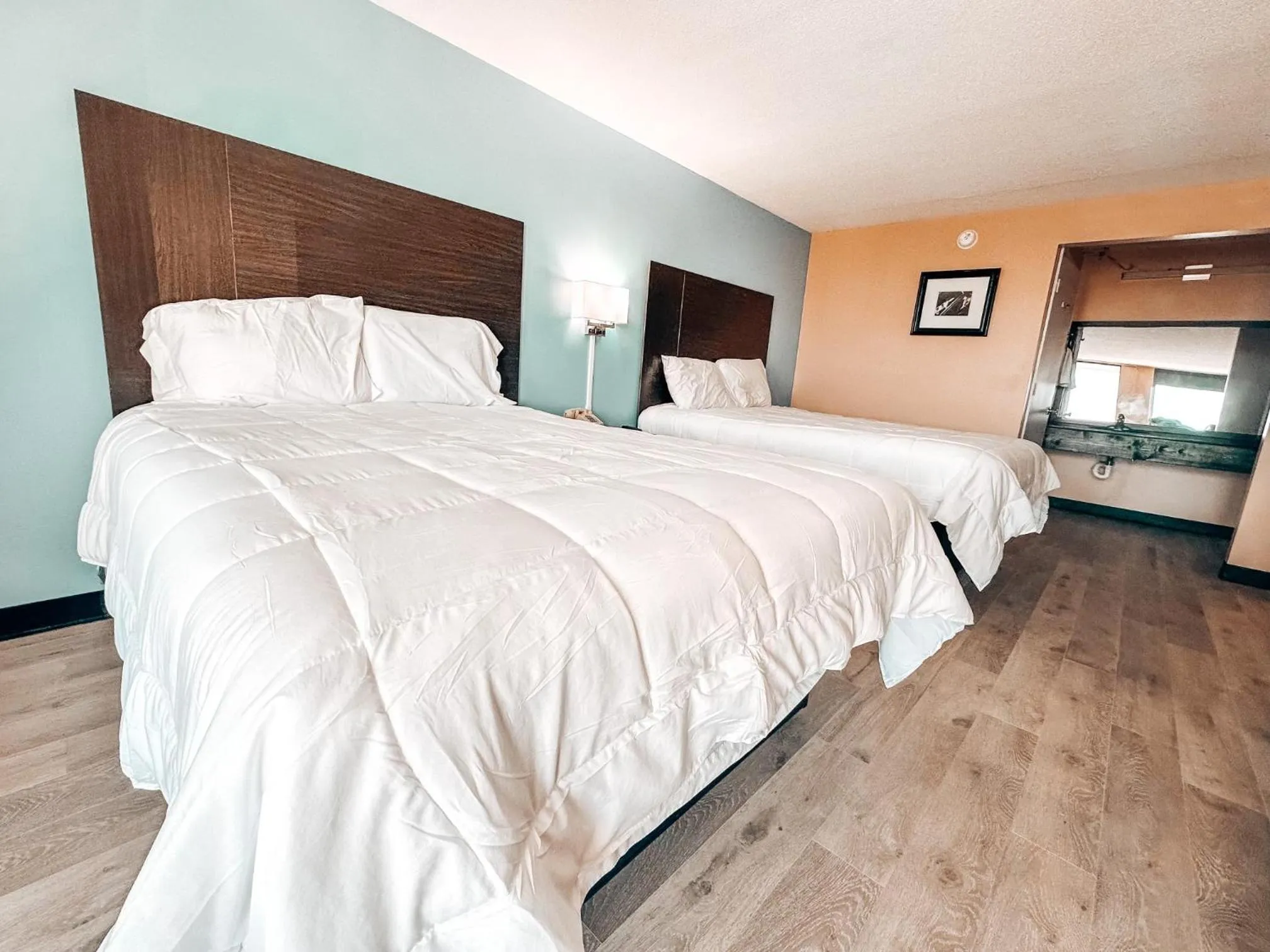 Bedroom, Bed in Laker Inn